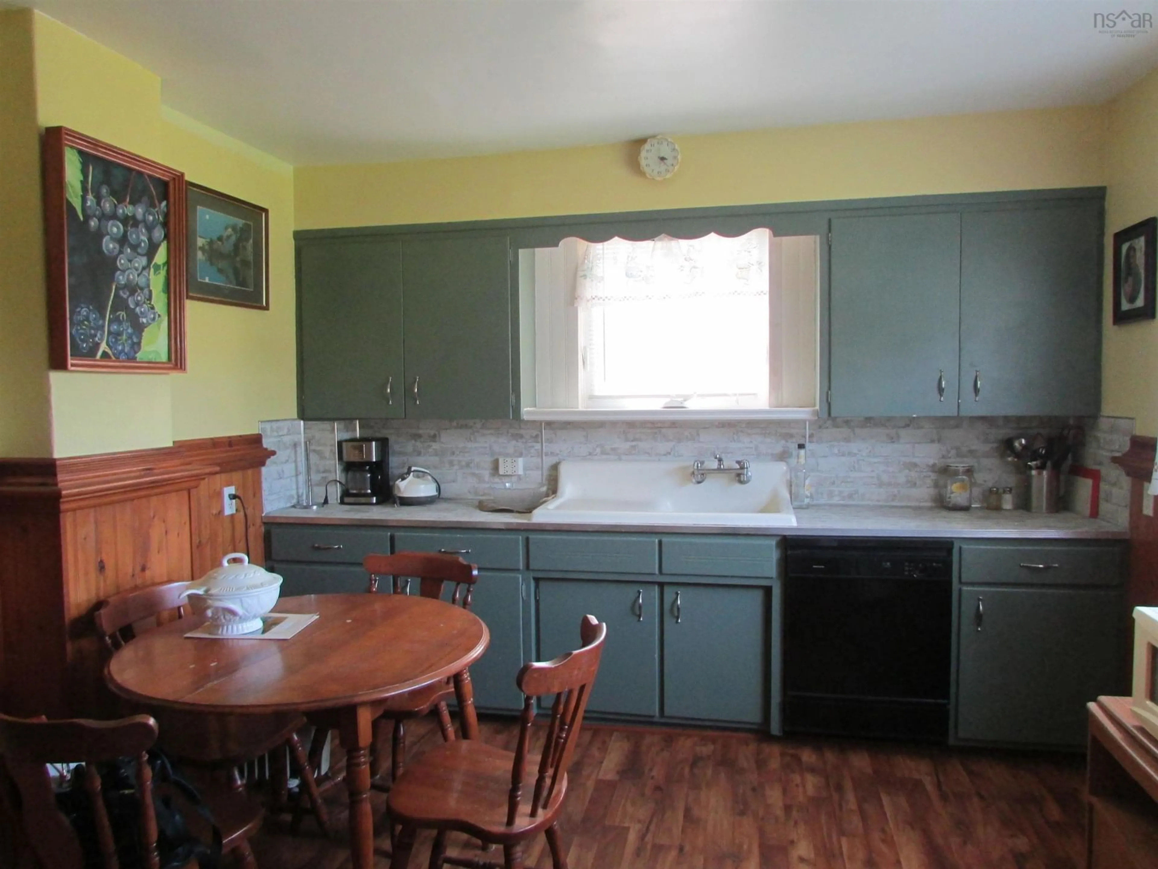 Standard kitchen, unknown for 35 Regent St, North Sydney Nova Scotia B2A 2E7