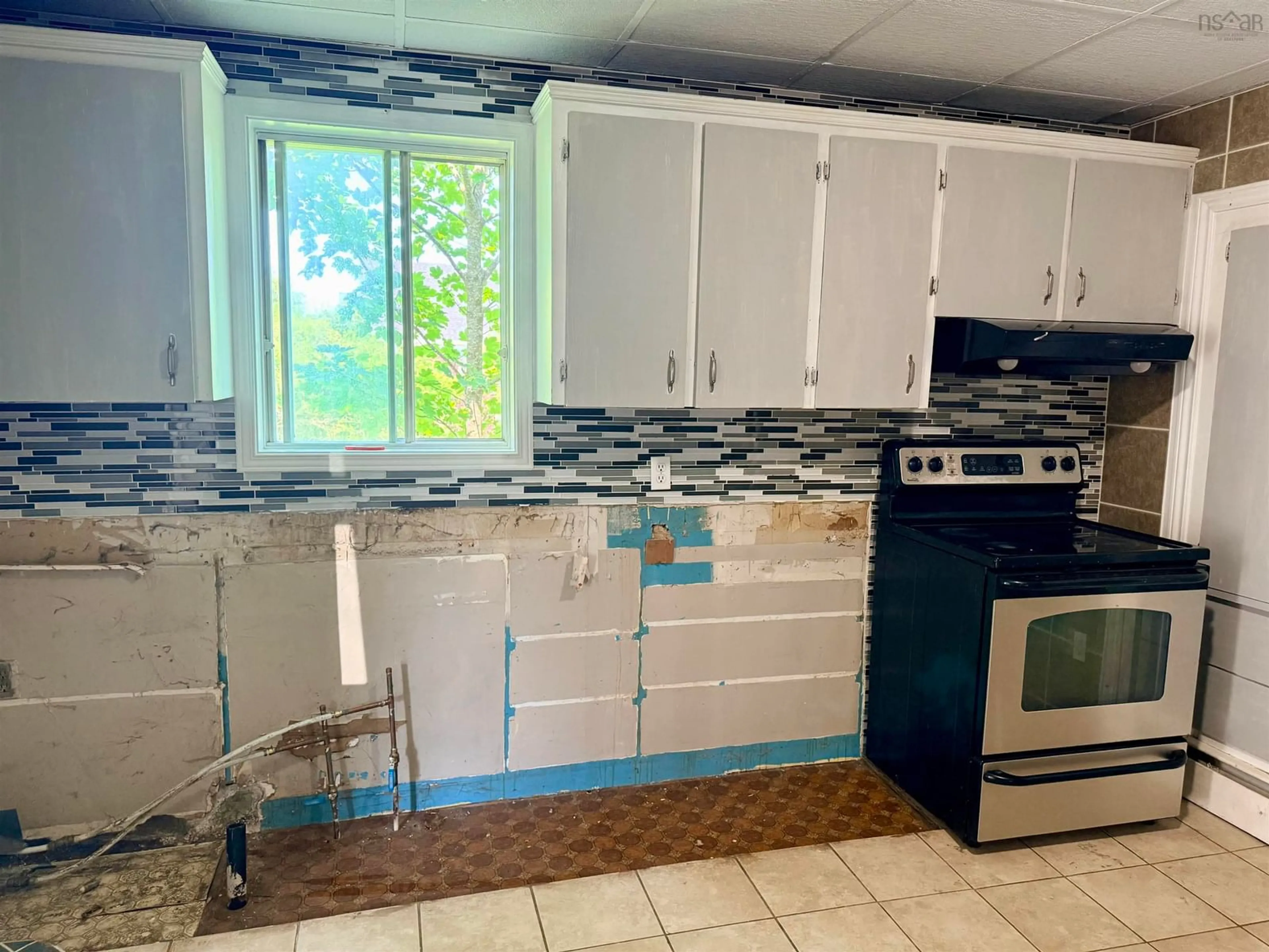 Standard kitchen, ceramic/tile floor for 27 Starrs Rd, Yarmouth Nova Scotia B5A 2S9