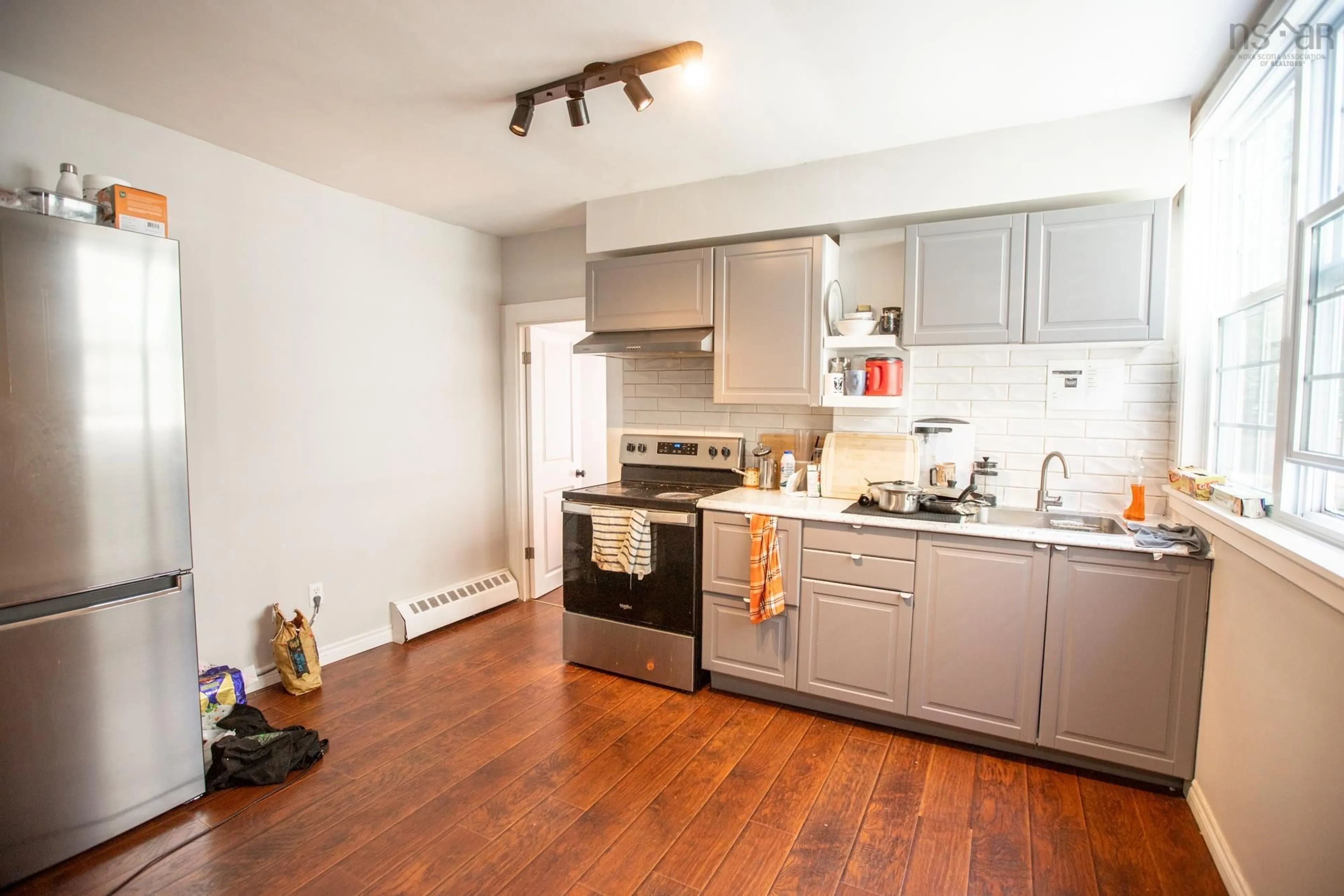 Standard kitchen, wood/laminate floor for 6194-6196 Allan St, Halifax Peninsula Nova Scotia B3L 1G6