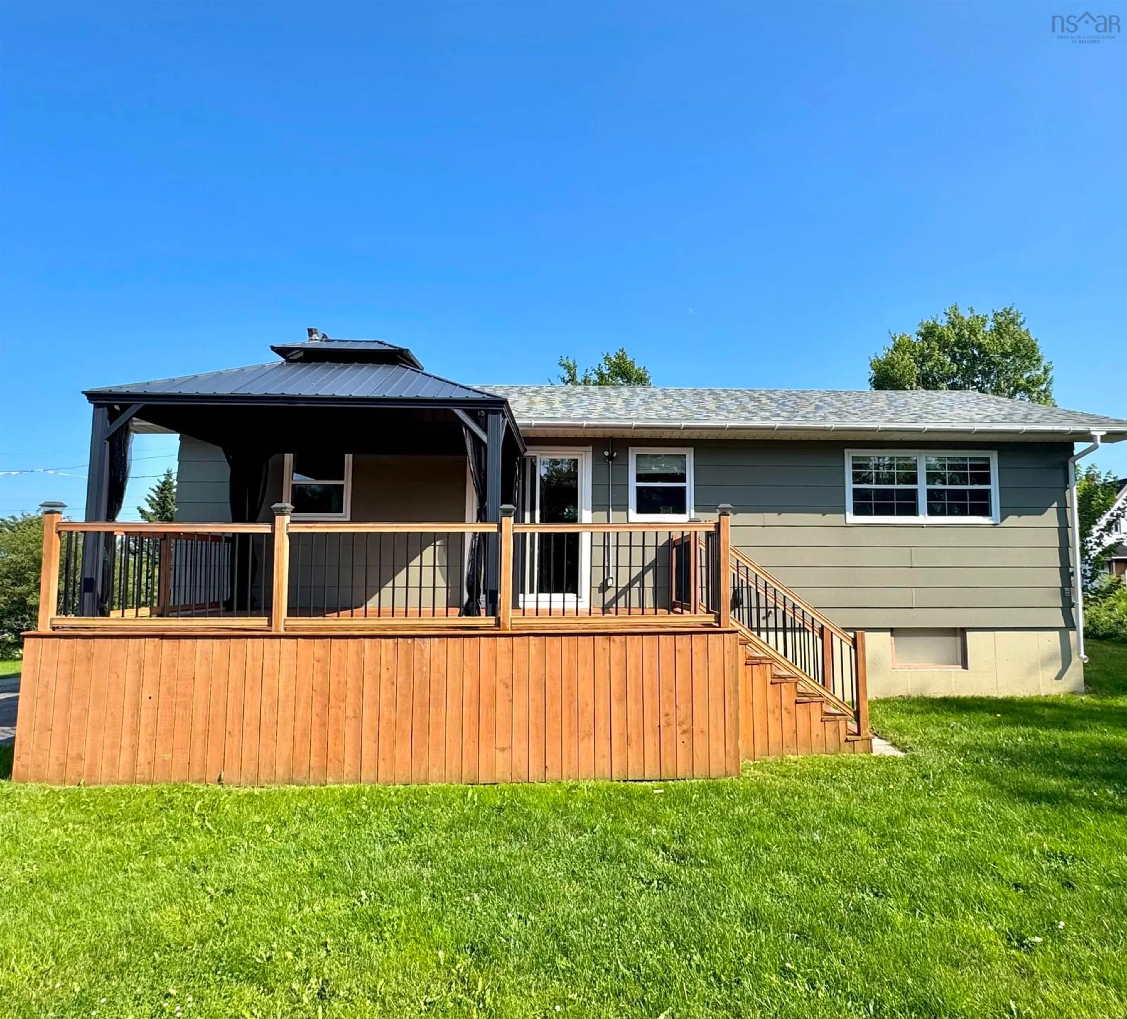 Home with vinyl exterior material, unknown for 19 Mcgean St, Sydney Mines Nova Scotia B1V 2A2