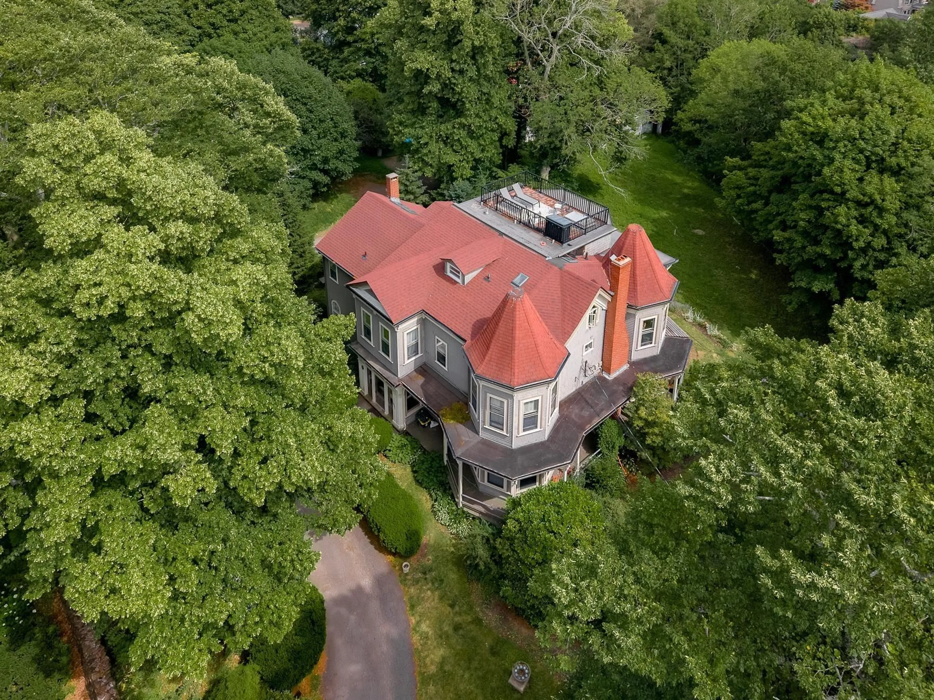 A pic from outside/outdoor area/front of a property/back of a property/a pic from drone, building for 1991 Prince Arthur St #5, Halifax Nova Scotia B3H 4H2