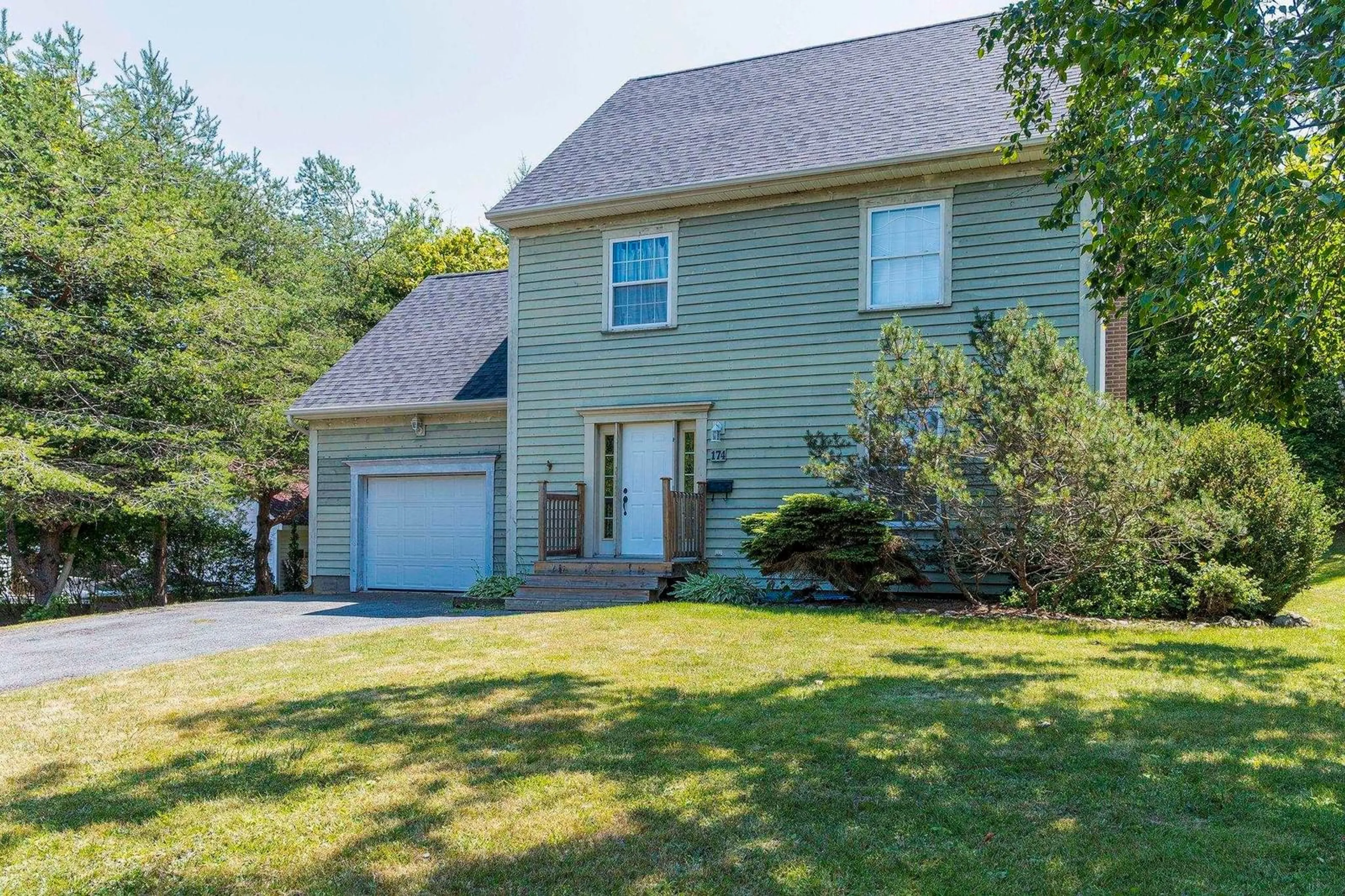 Home with vinyl exterior material, street for 174 Prospect Ave, Kentville Nova Scotia B4N 2L8