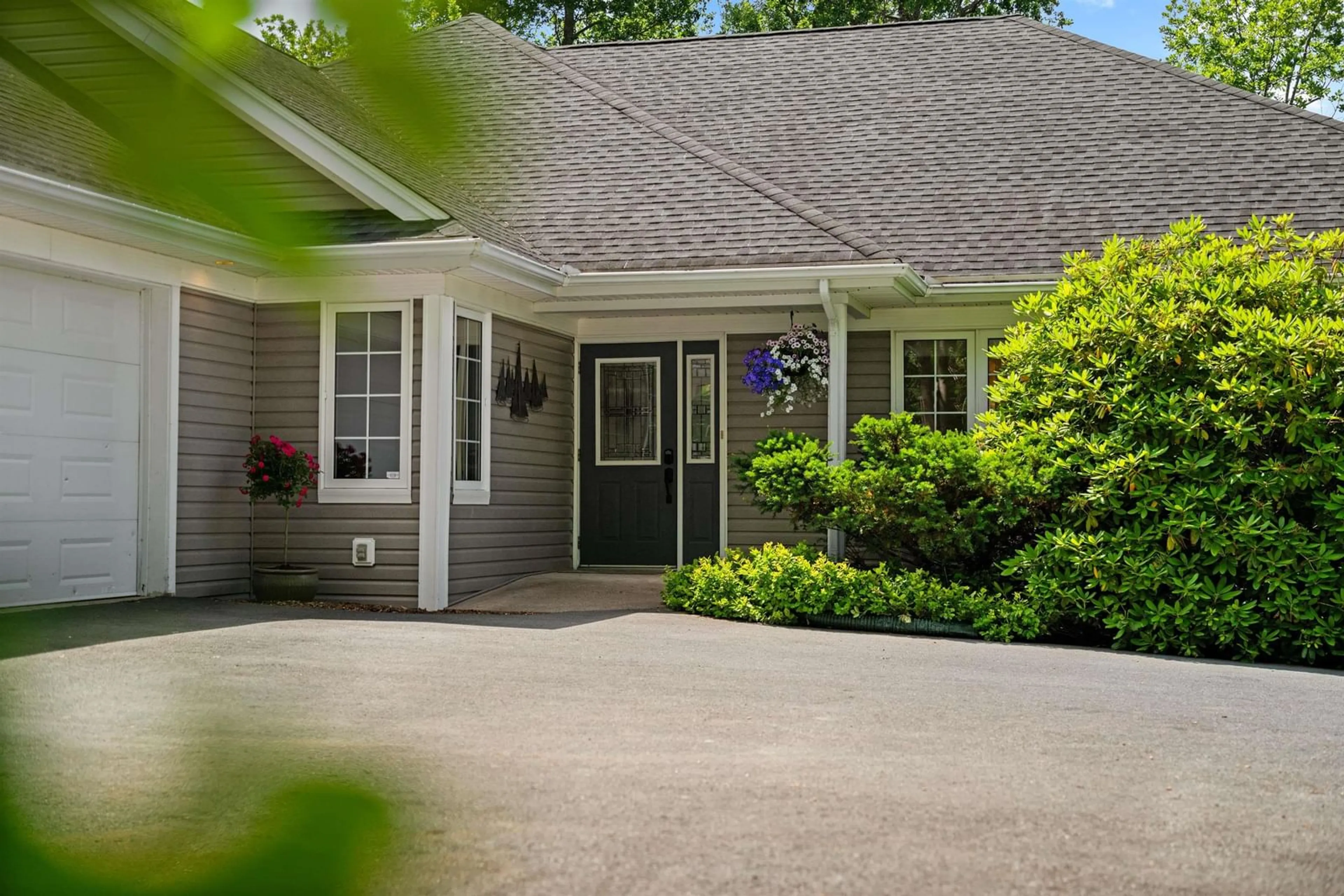 Home with vinyl exterior material, street for 149 Orchard Ave, Wolfville Nova Scotia B4P 2J2