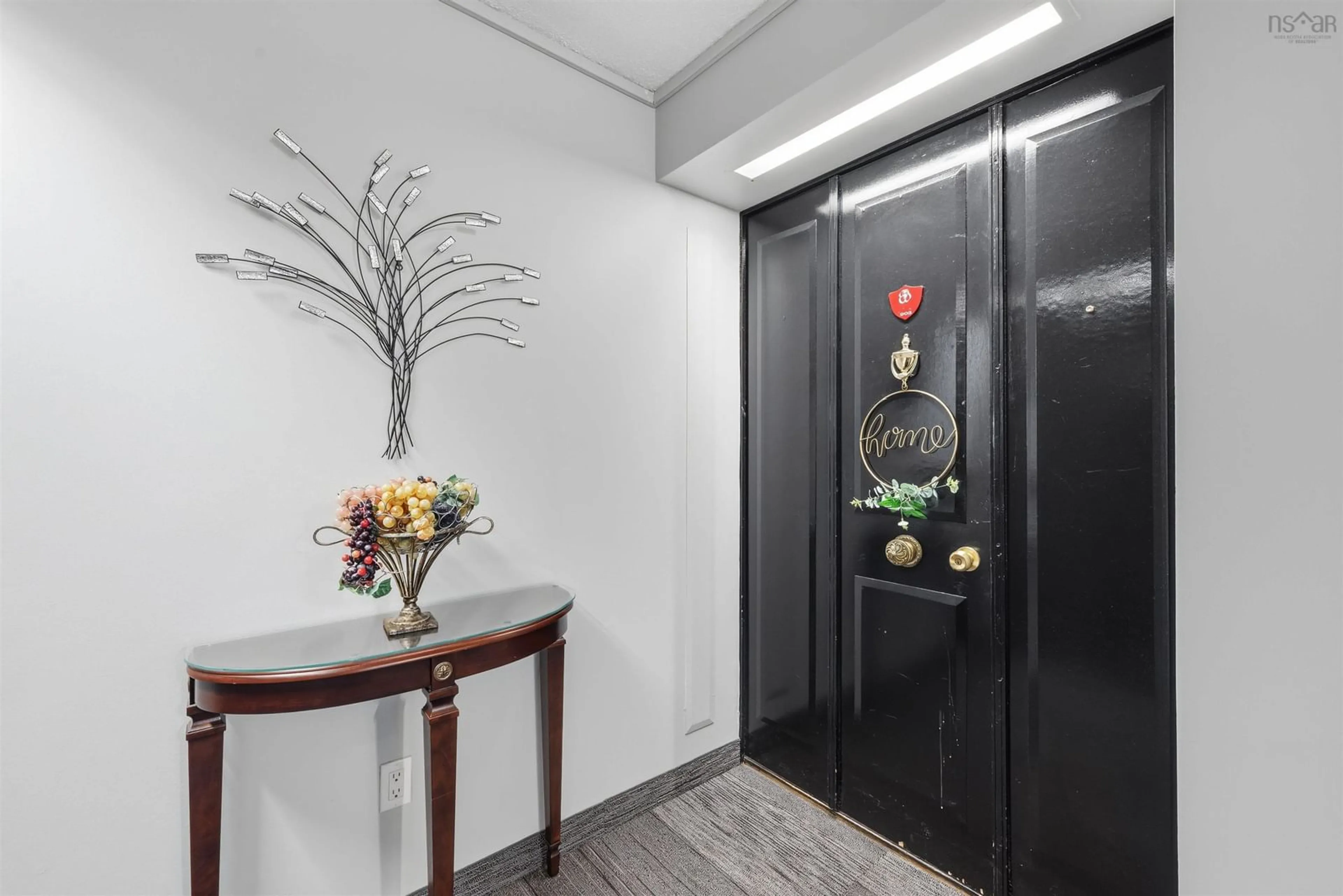 Indoor foyer for 5959 Spring Garden Rd #903, Halifax Peninsula Nova Scotia B3H 1Y4