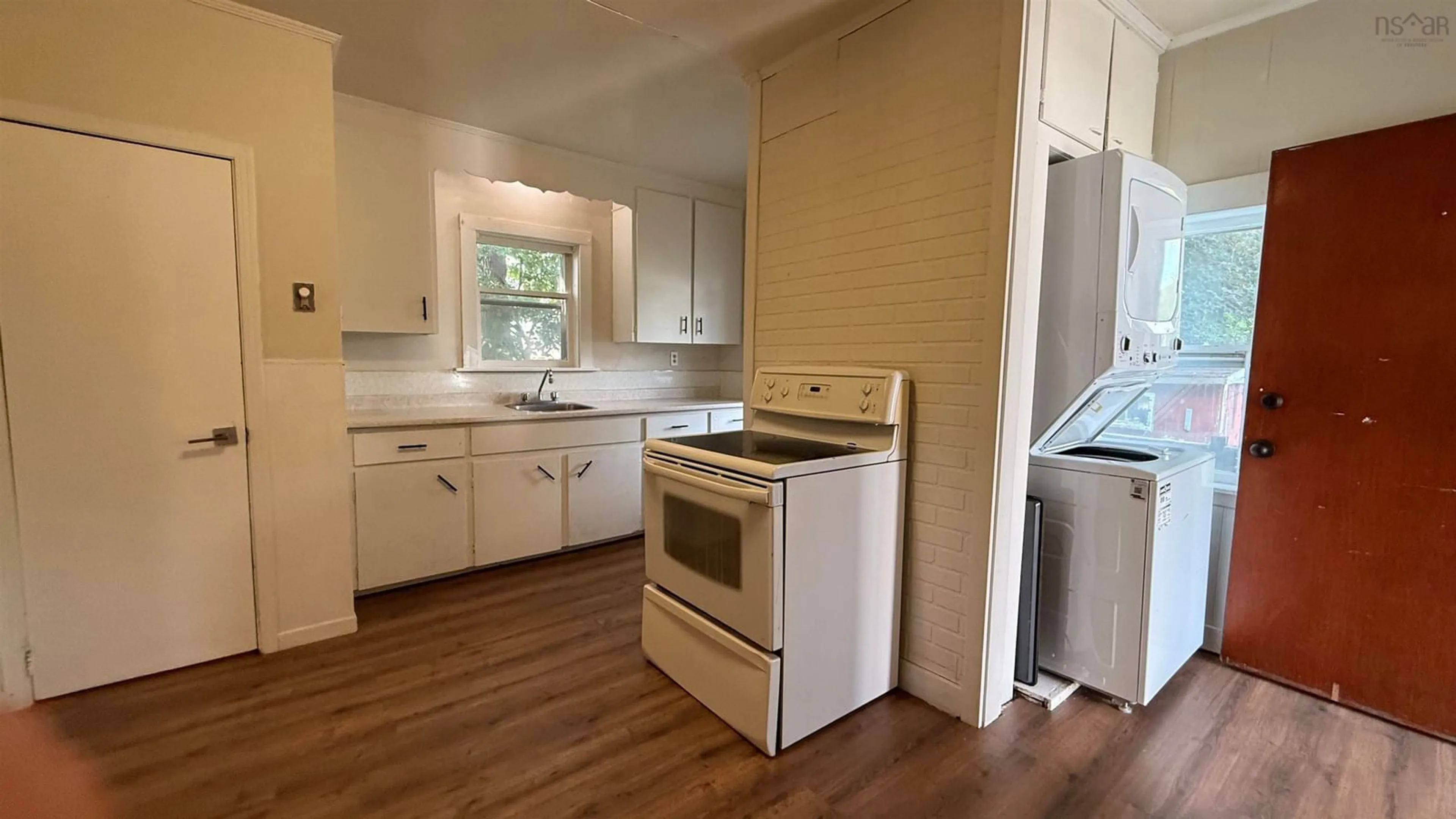 Standard kitchen, wood/laminate floor for 3 William St, Hantsport Nova Scotia B0P 1P0