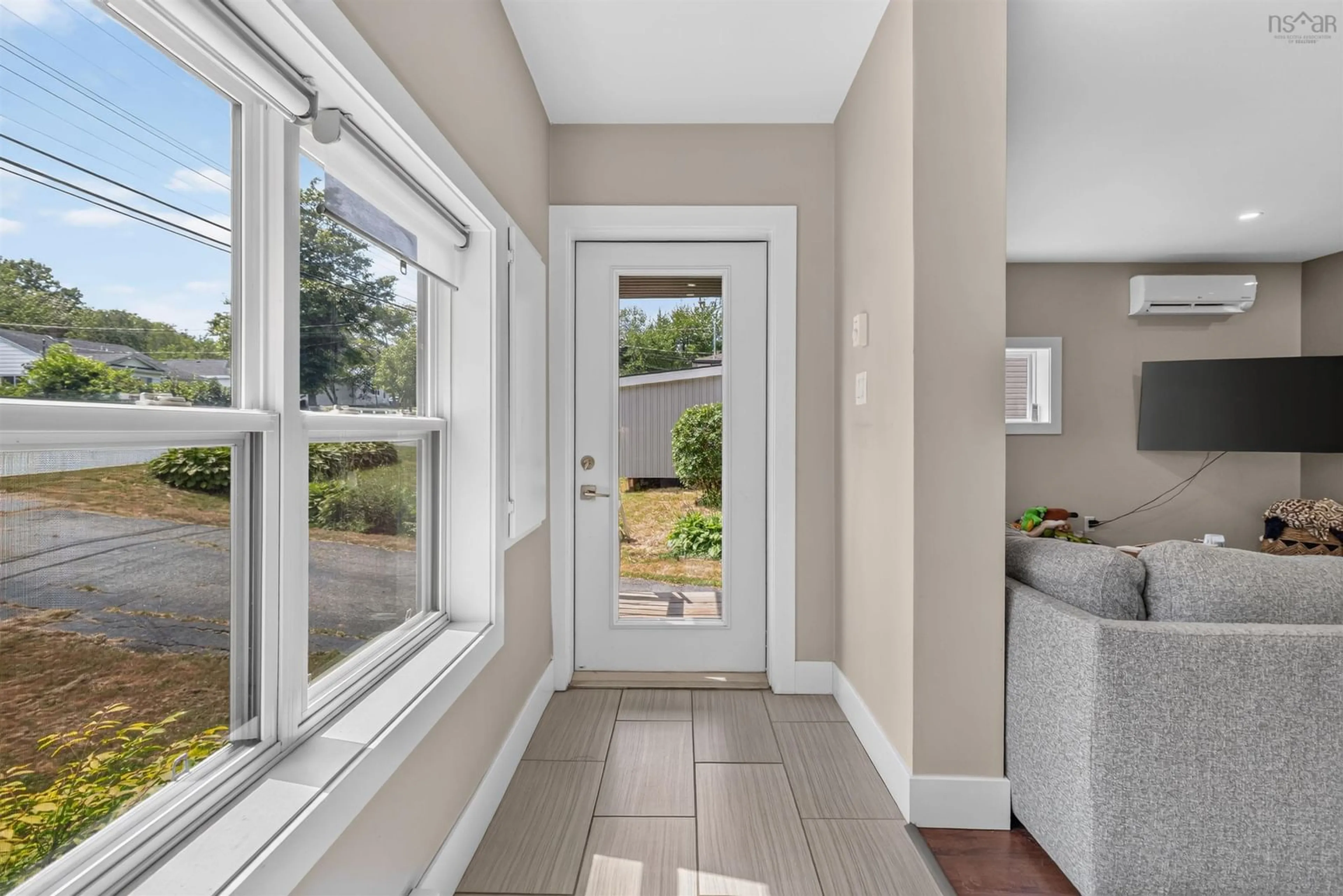 Indoor entryway for 28 Pine Grove Dr, Halifax Nova Scotia B3R 1S1