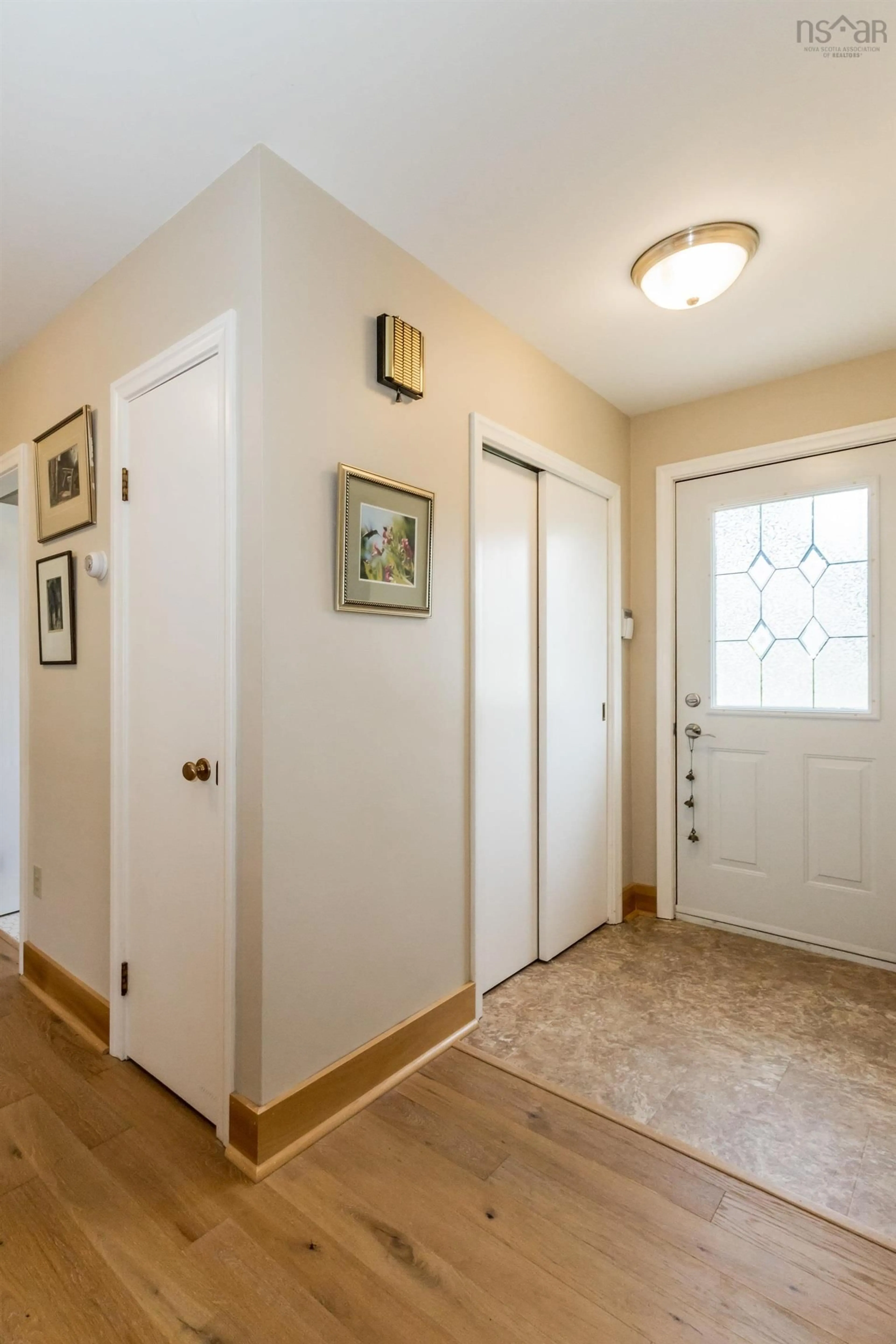 Indoor entryway for 15 James St, Kentville Nova Scotia B4N 2A1