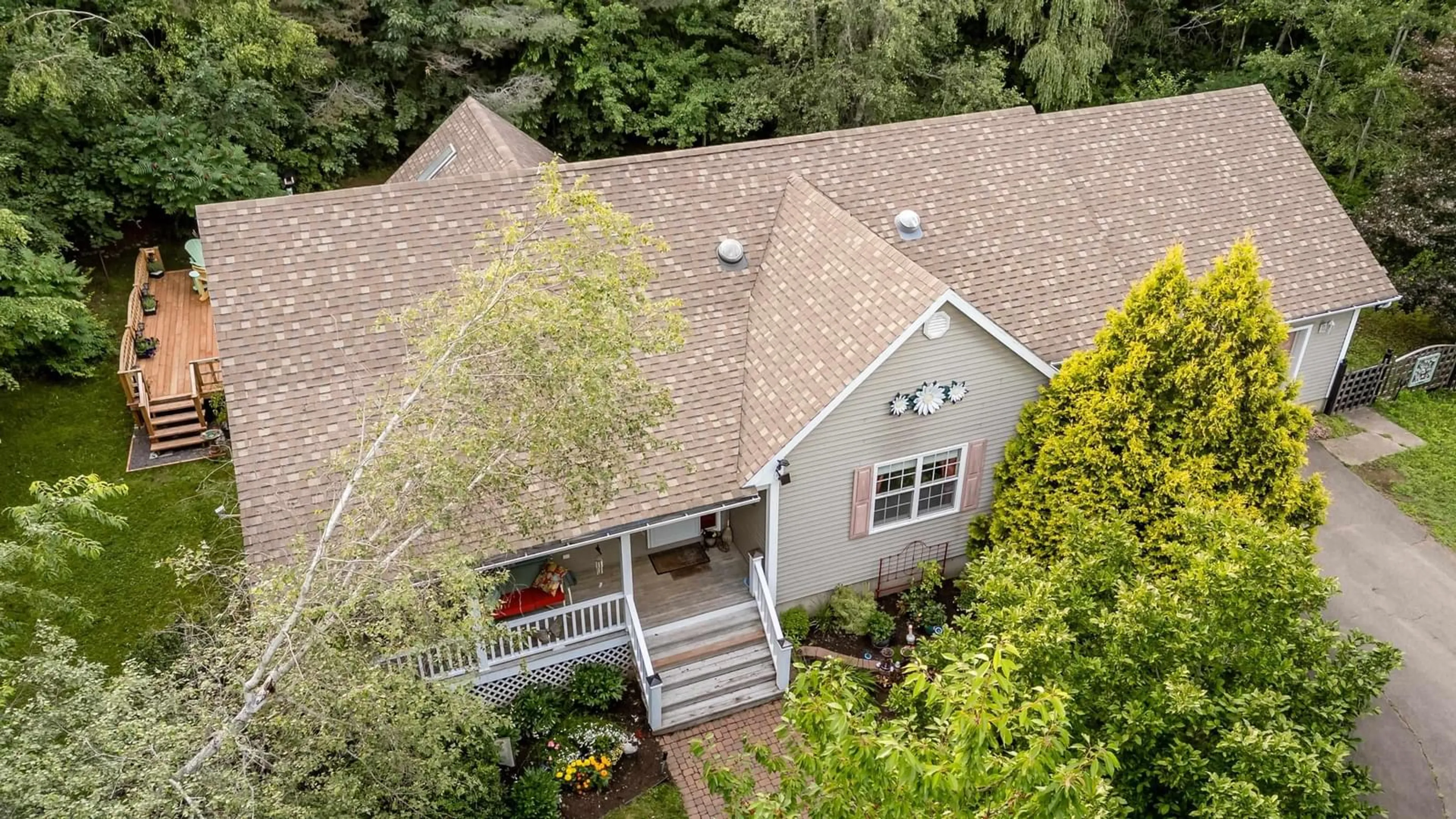 A pic from outside/outdoor area/front of a property/back of a property/a pic from drone, street for 138 South St, Berwick Nova Scotia B0P 1E0