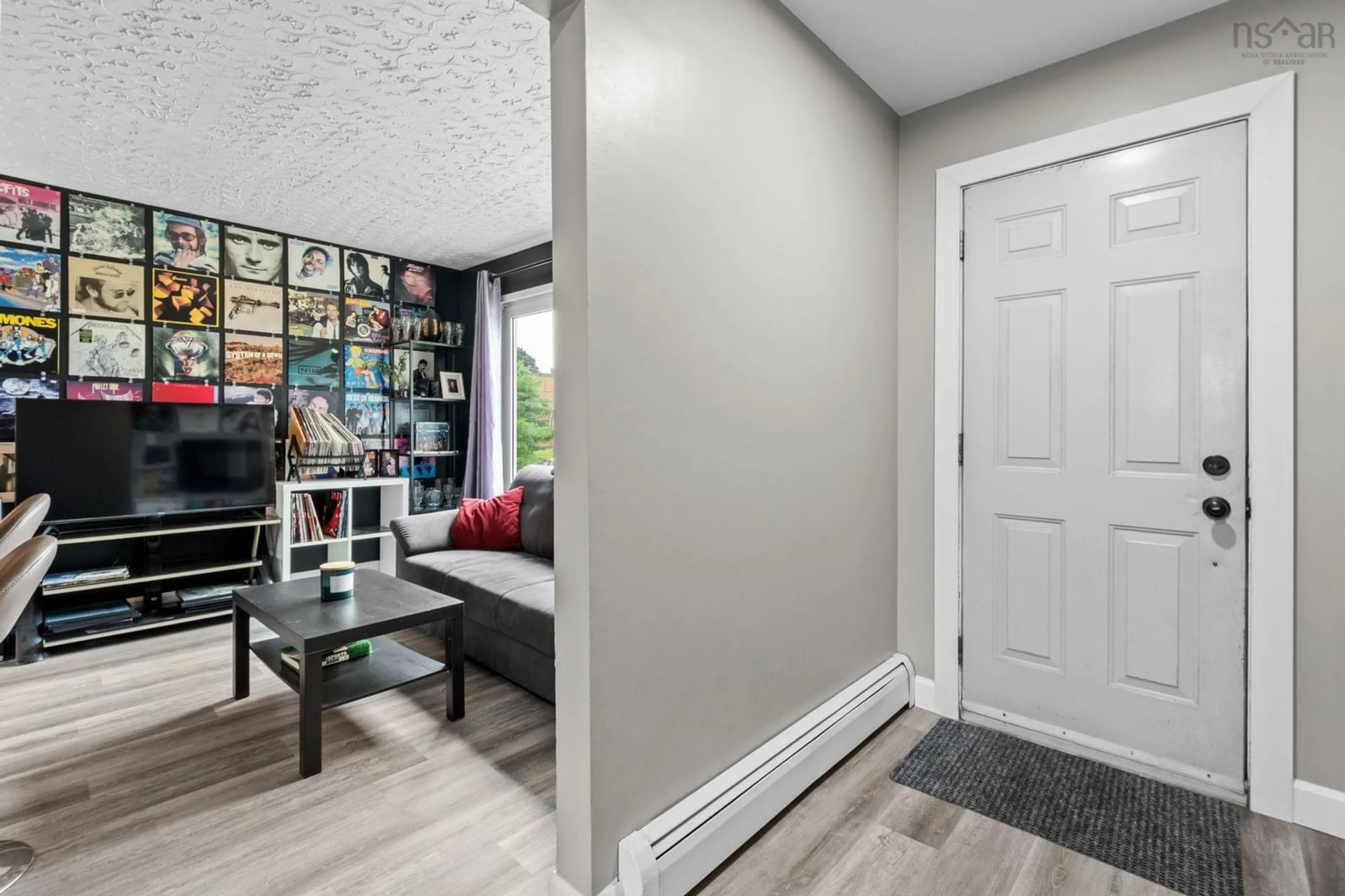 Indoor entryway for 3 Osborne Ave, Dartmouth Nova Scotia B2W 1H7