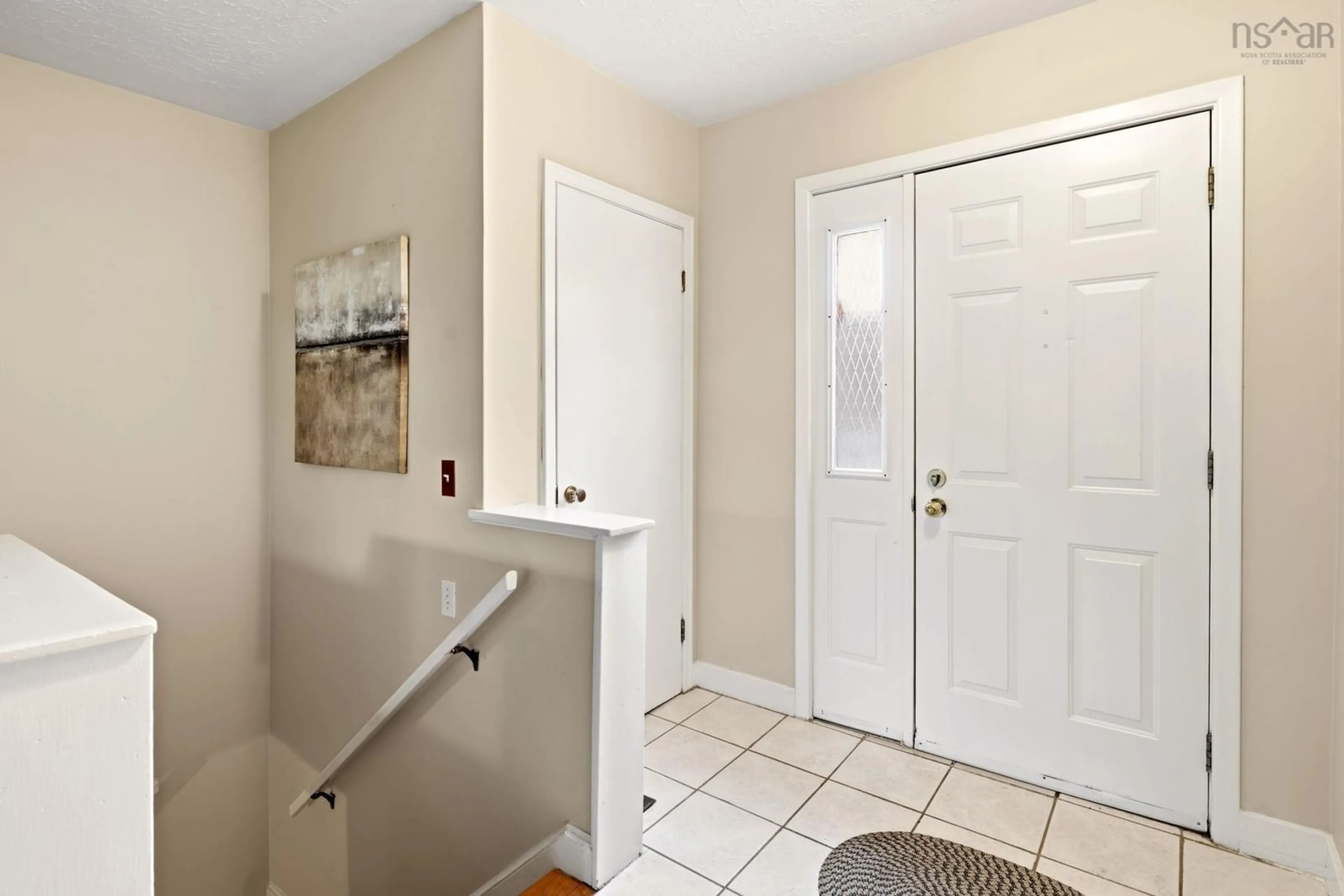 Indoor entryway for 104 Joffre St, Dartmouth Nova Scotia B2Y 3C9