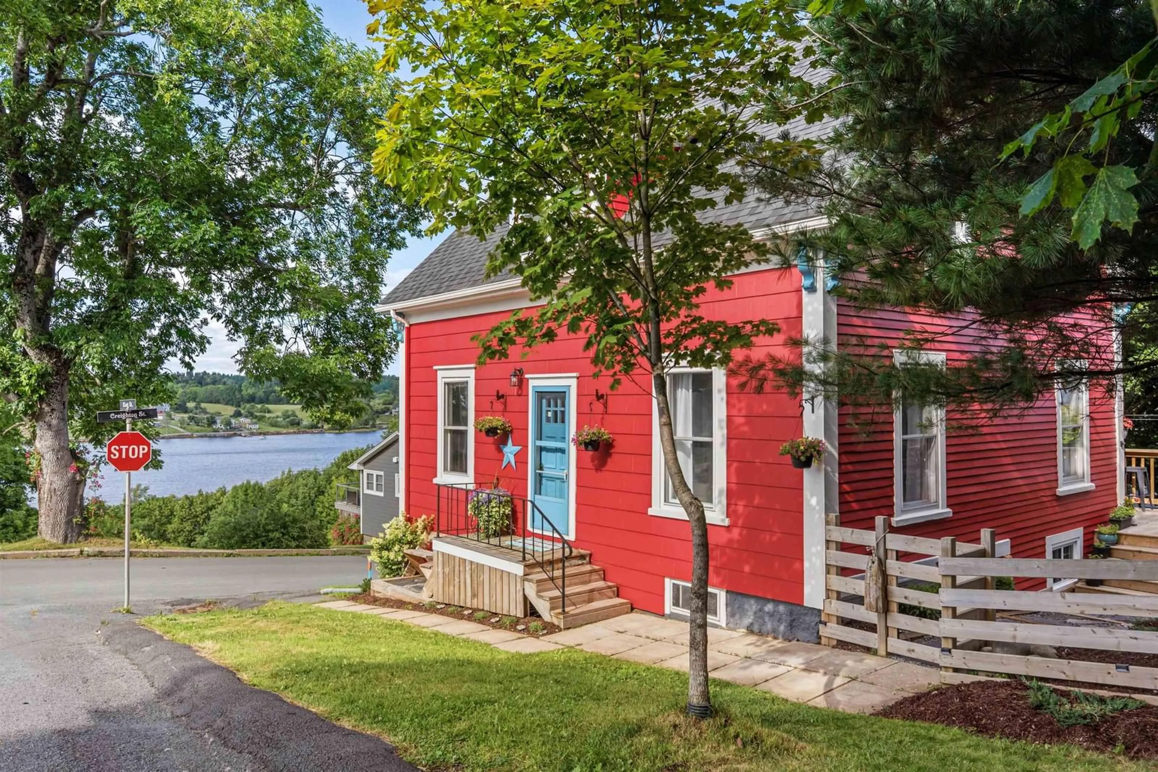 Unknown for 94 King St, Lunenburg Nova Scotia B0J 2C0