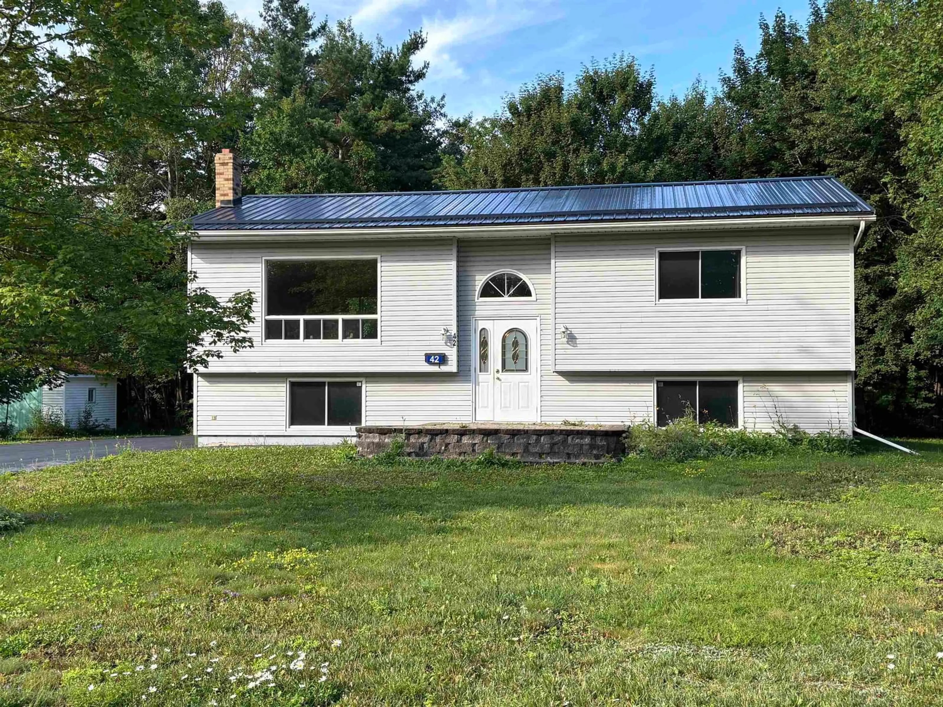 Home with vinyl exterior material, unknown for 42 Alpine Dr, Bridgewater Nova Scotia B4V 3A7
