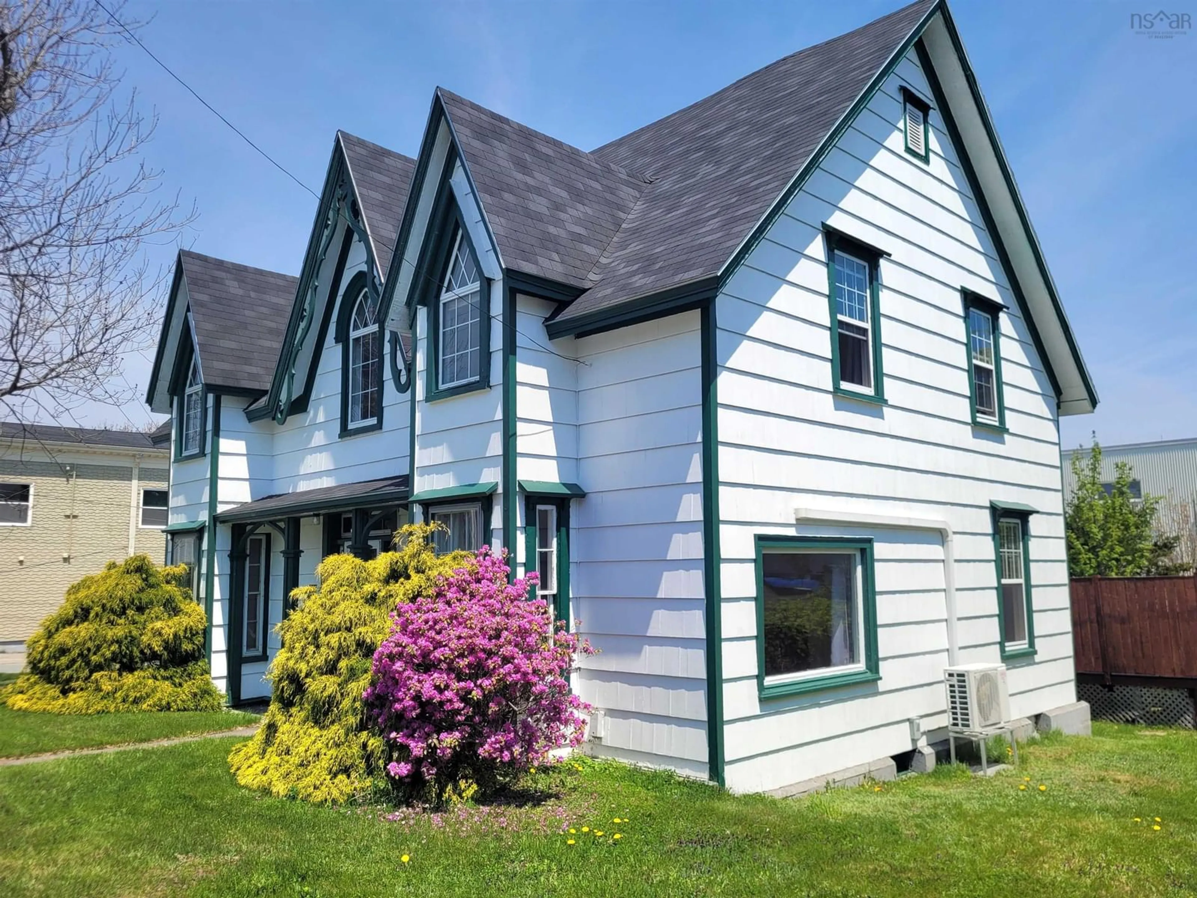 Home with vinyl exterior material, street for 20 North St, Lockeport Nova Scotia B0T 1L0