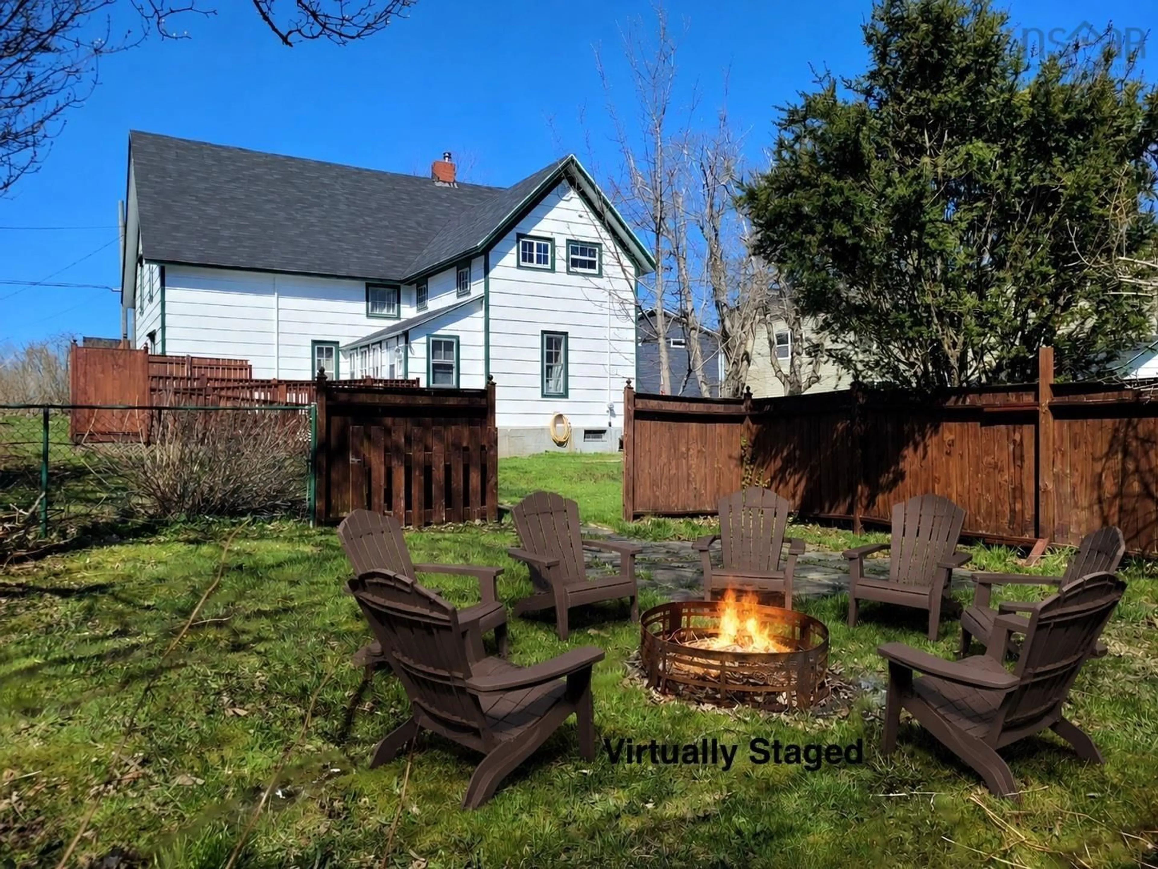 A pic from outside/outdoor area/front of a property/back of a property/a pic from drone, street for 20 North St, Lockeport Nova Scotia B0T 1L0