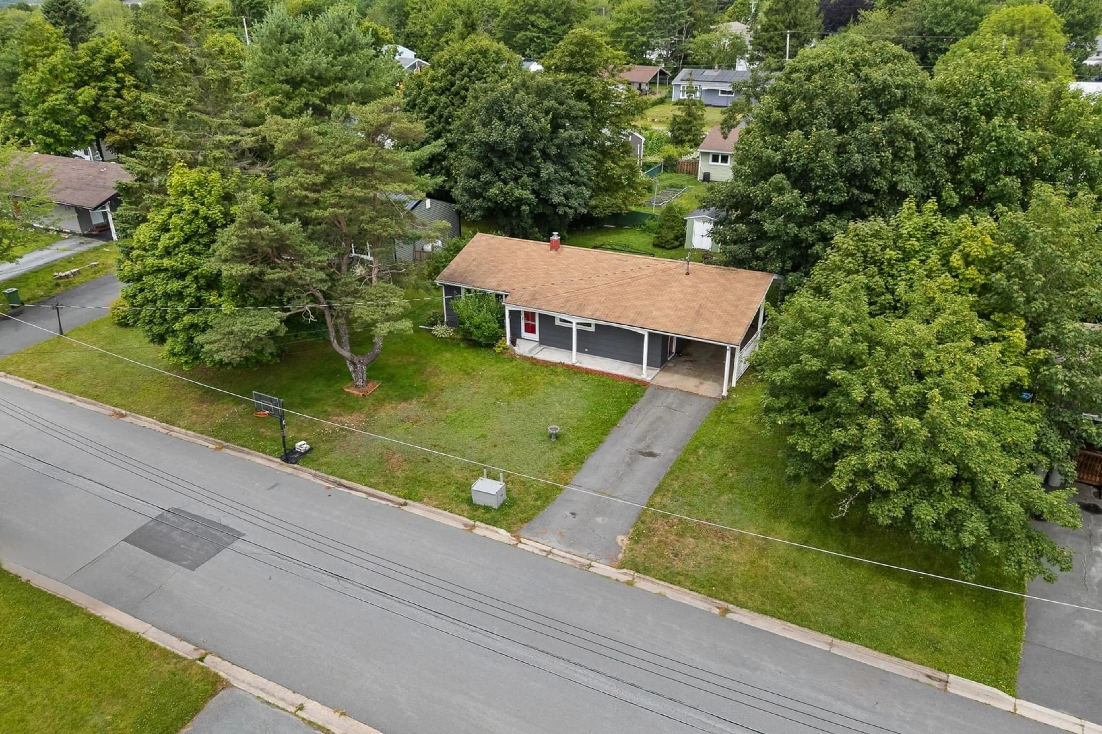 A pic from outside/outdoor area/front of a property/back of a property/a pic from drone, street for 10 Tobermory Rd, Dartmouth Nova Scotia B2X 1Z5