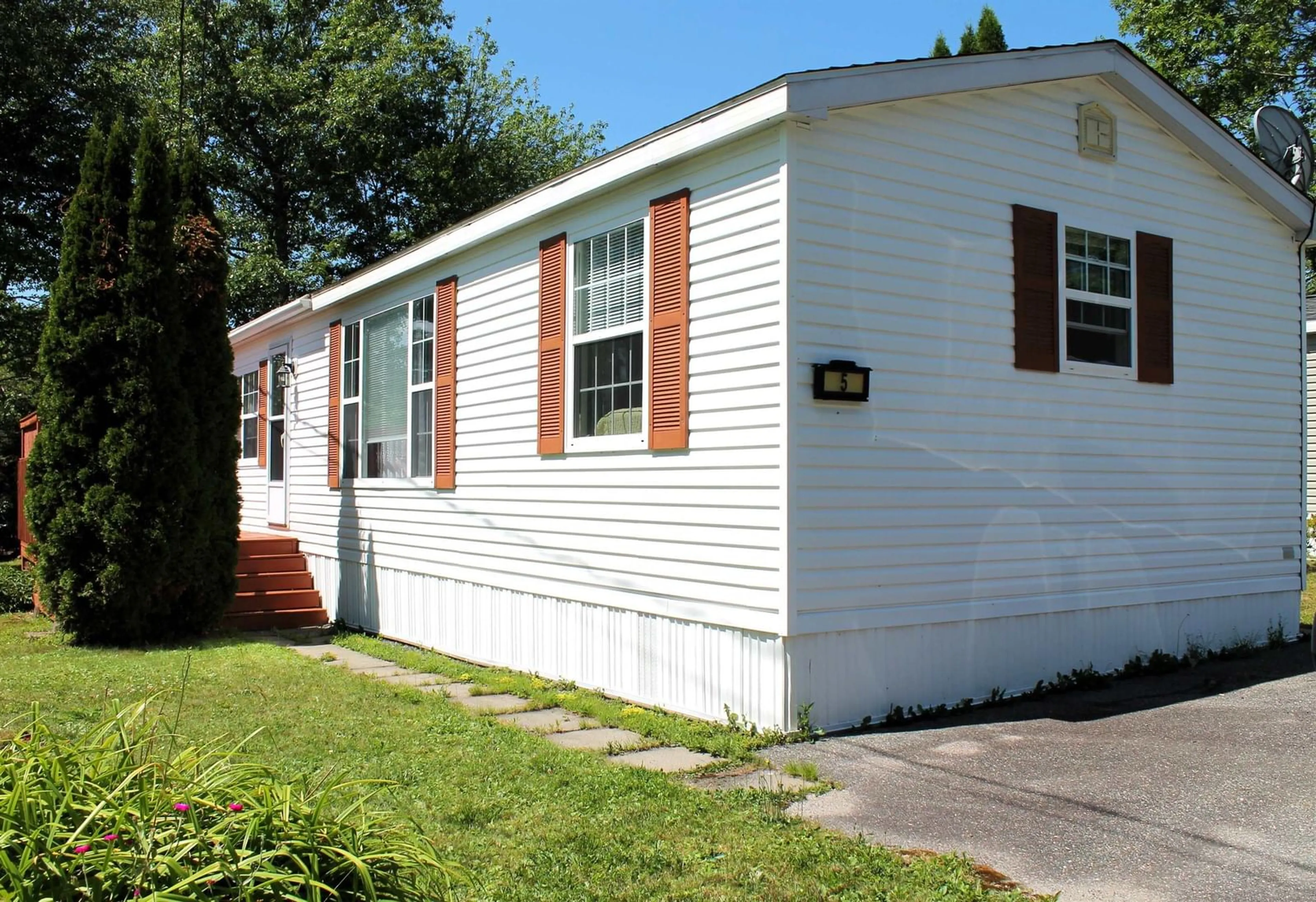 Home with vinyl exterior material, street for 5 Covey St, Bridgewater Nova Scotia B4V 4B9