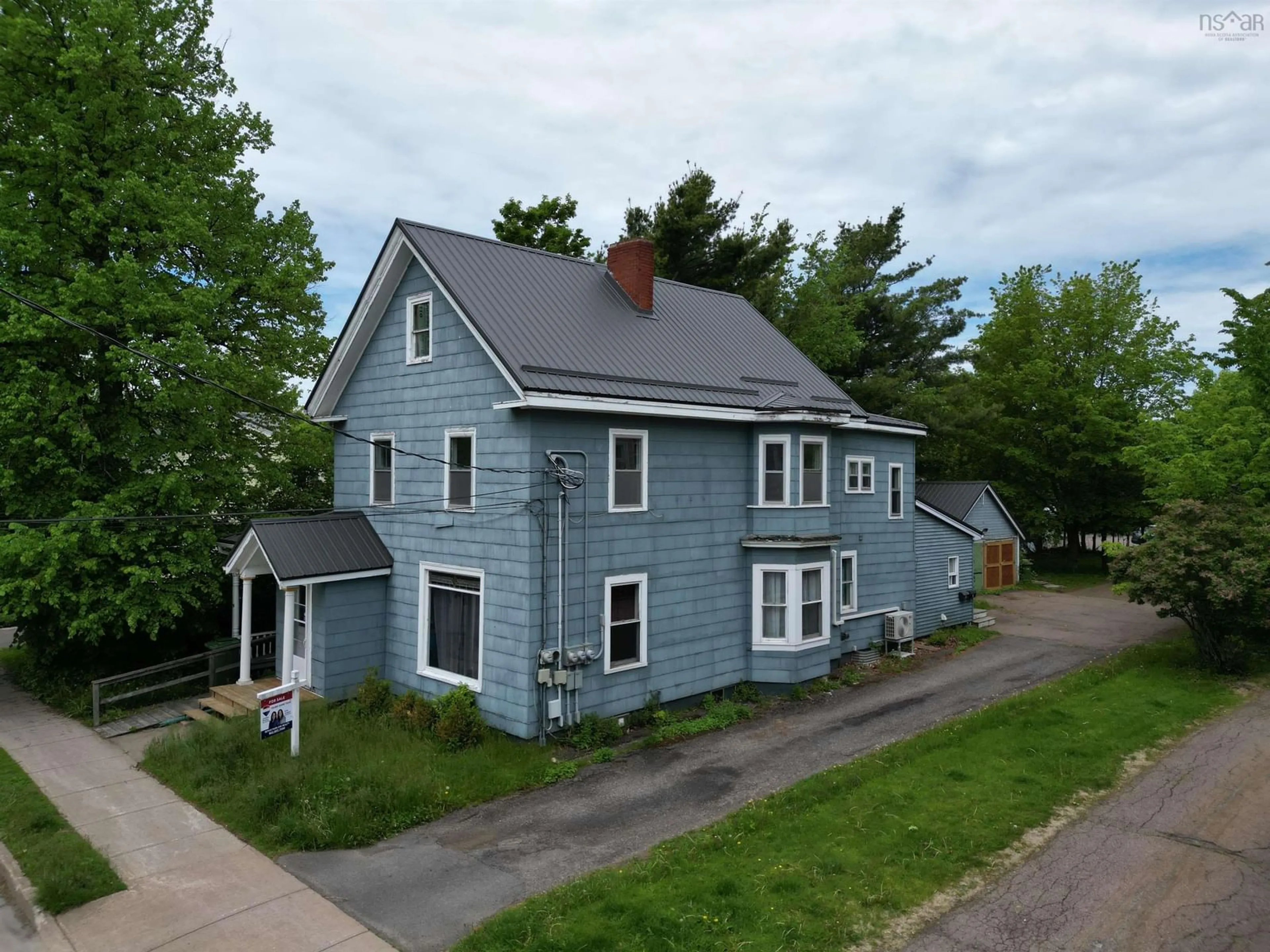 A pic from outside/outdoor area/front of a property/back of a property/a pic from drone, street for 43 Duke St, Truro Nova Scotia B2N 2A3