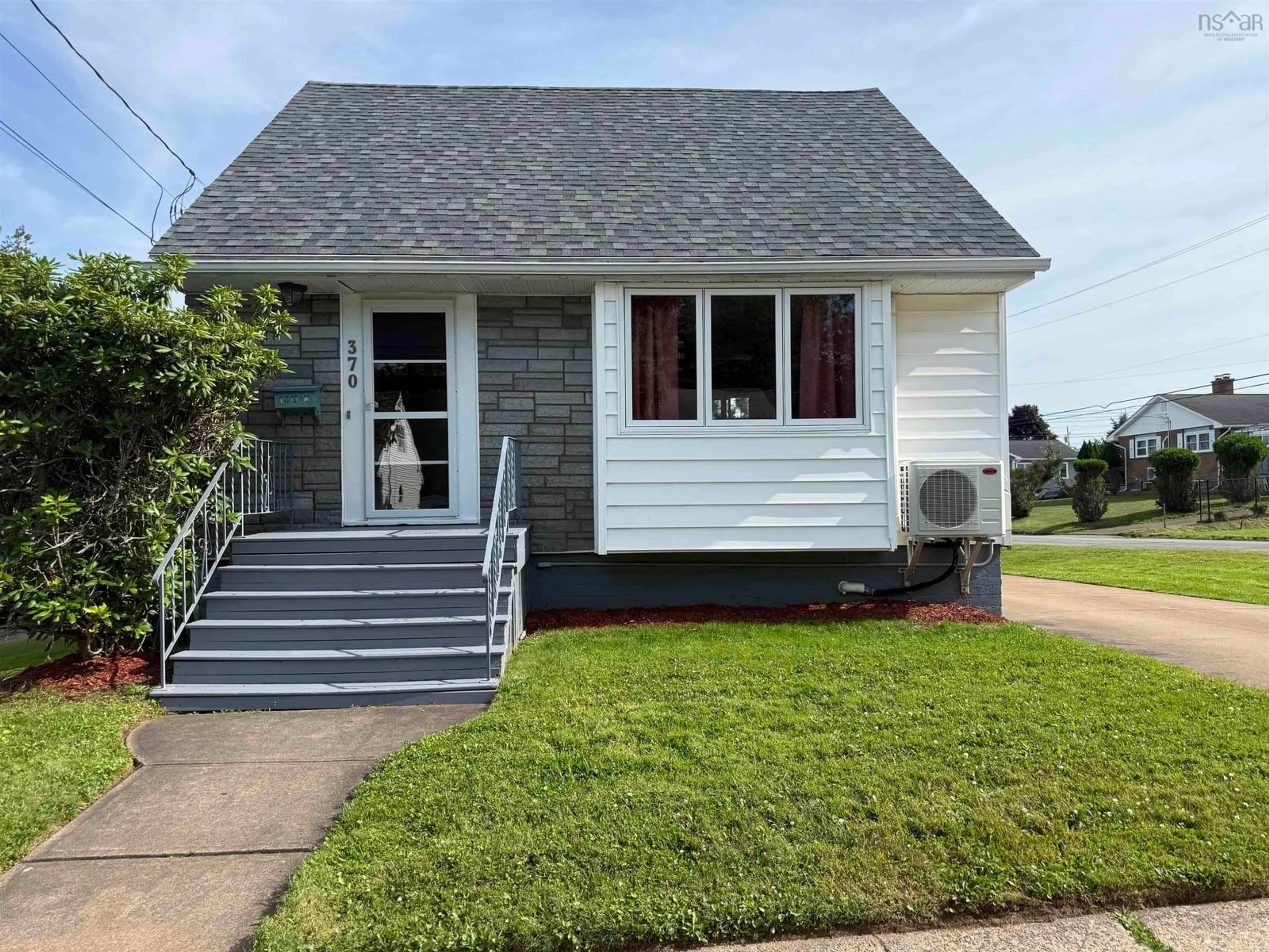 Home with vinyl exterior material, street for 370 Victoria Ave, New Glasgow Nova Scotia B2H 1W5