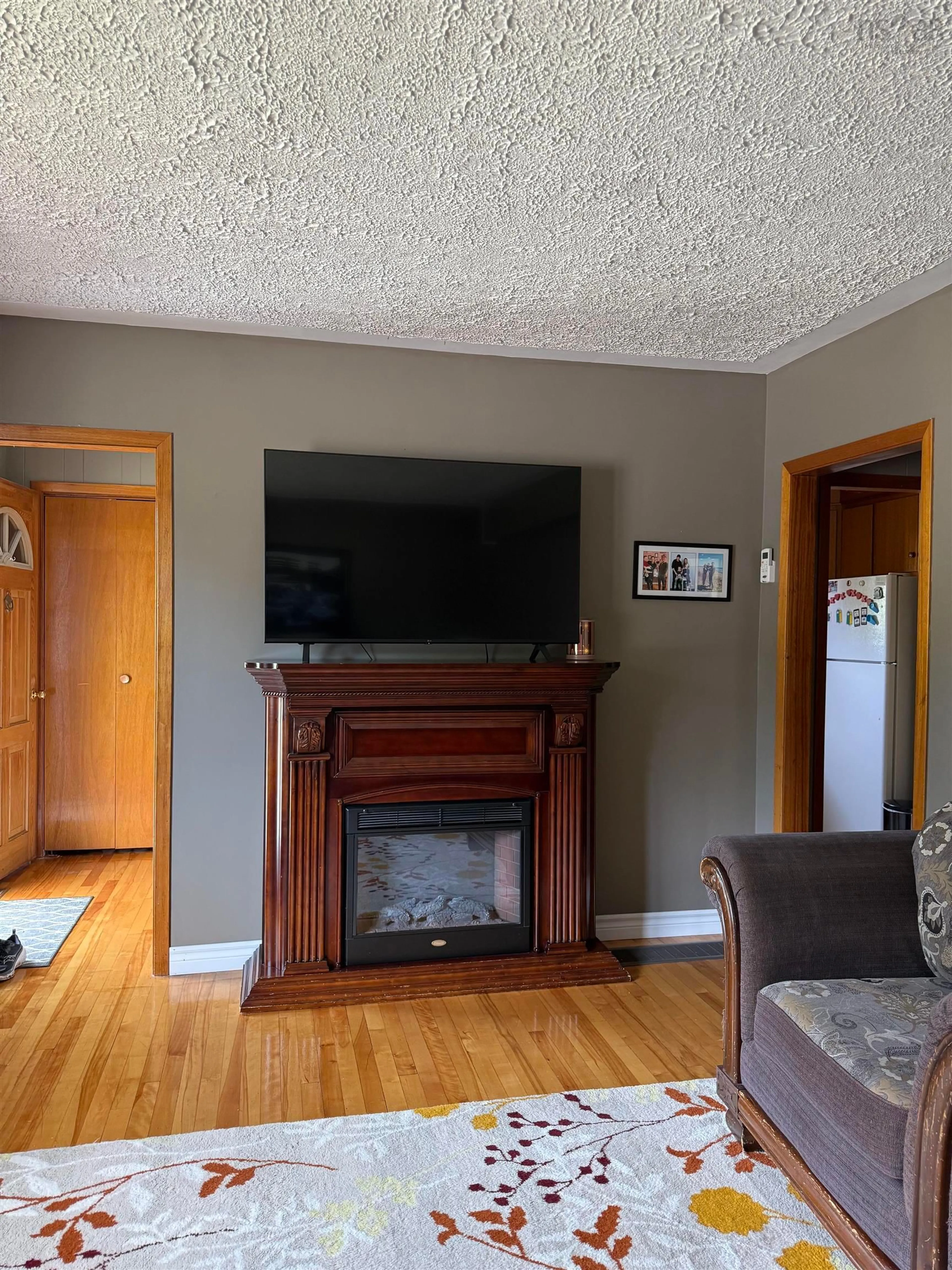 Living room with furniture, wood/laminate floor for 370 Victoria Ave, New Glasgow Nova Scotia B2H 1W5