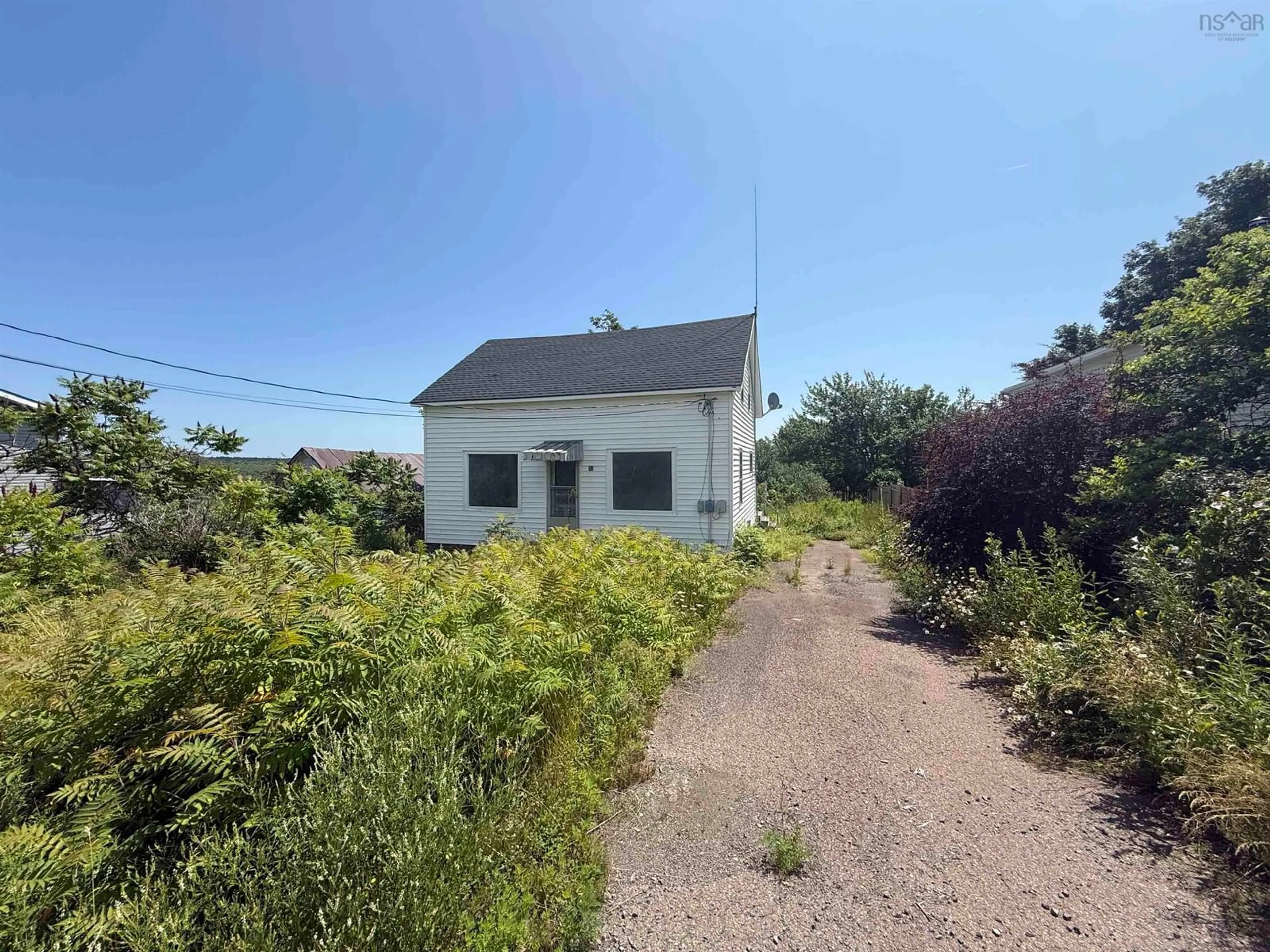A pic from outside/outdoor area/front of a property/back of a property/a pic from drone, street for 33 South St, Springhill Nova Scotia B0M 1X0