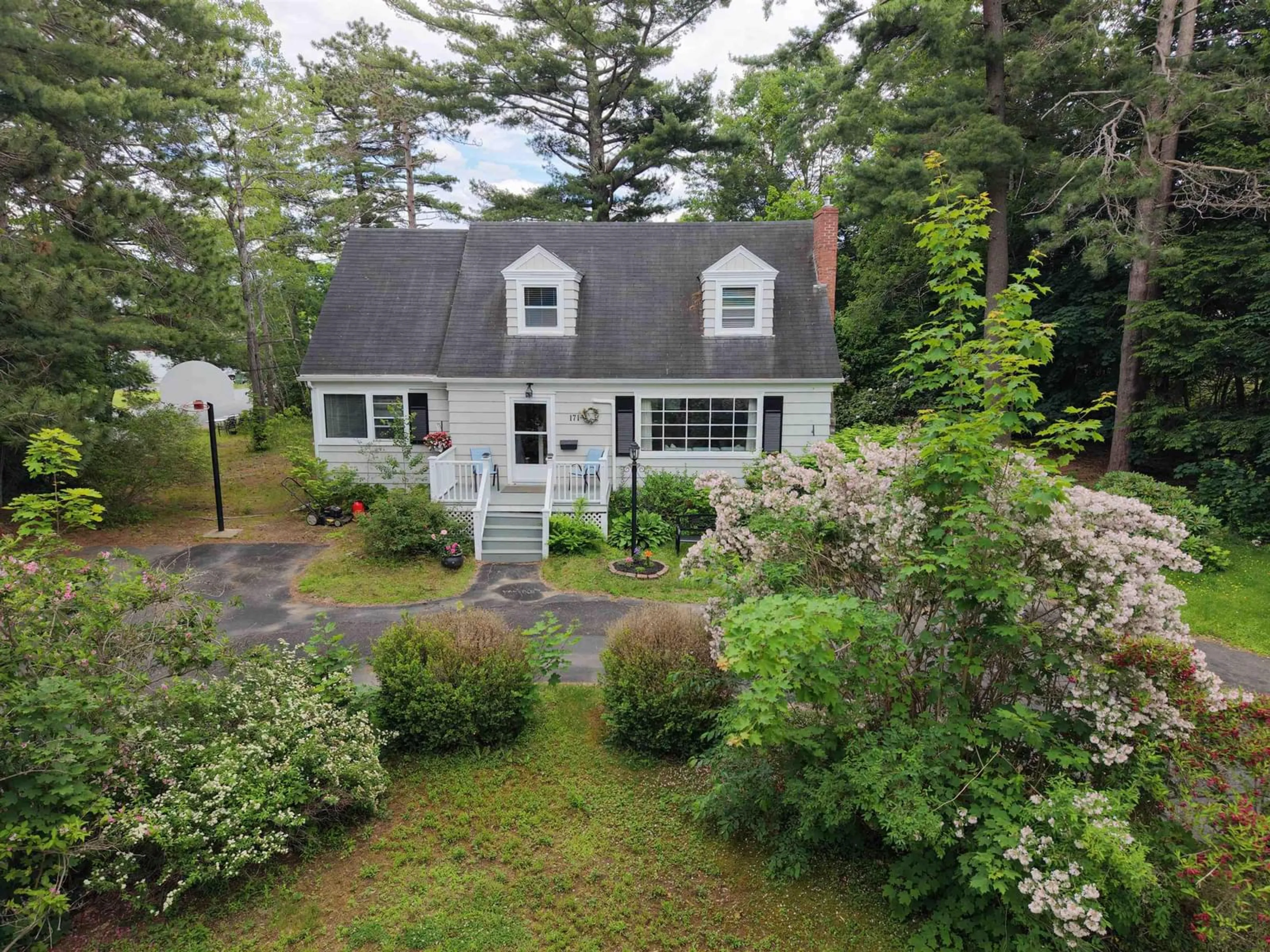 A pic from outside/outdoor area/front of a property/back of a property/a pic from drone, street for 171 Empire St, Bridgewater Nova Scotia B4V 2M3
