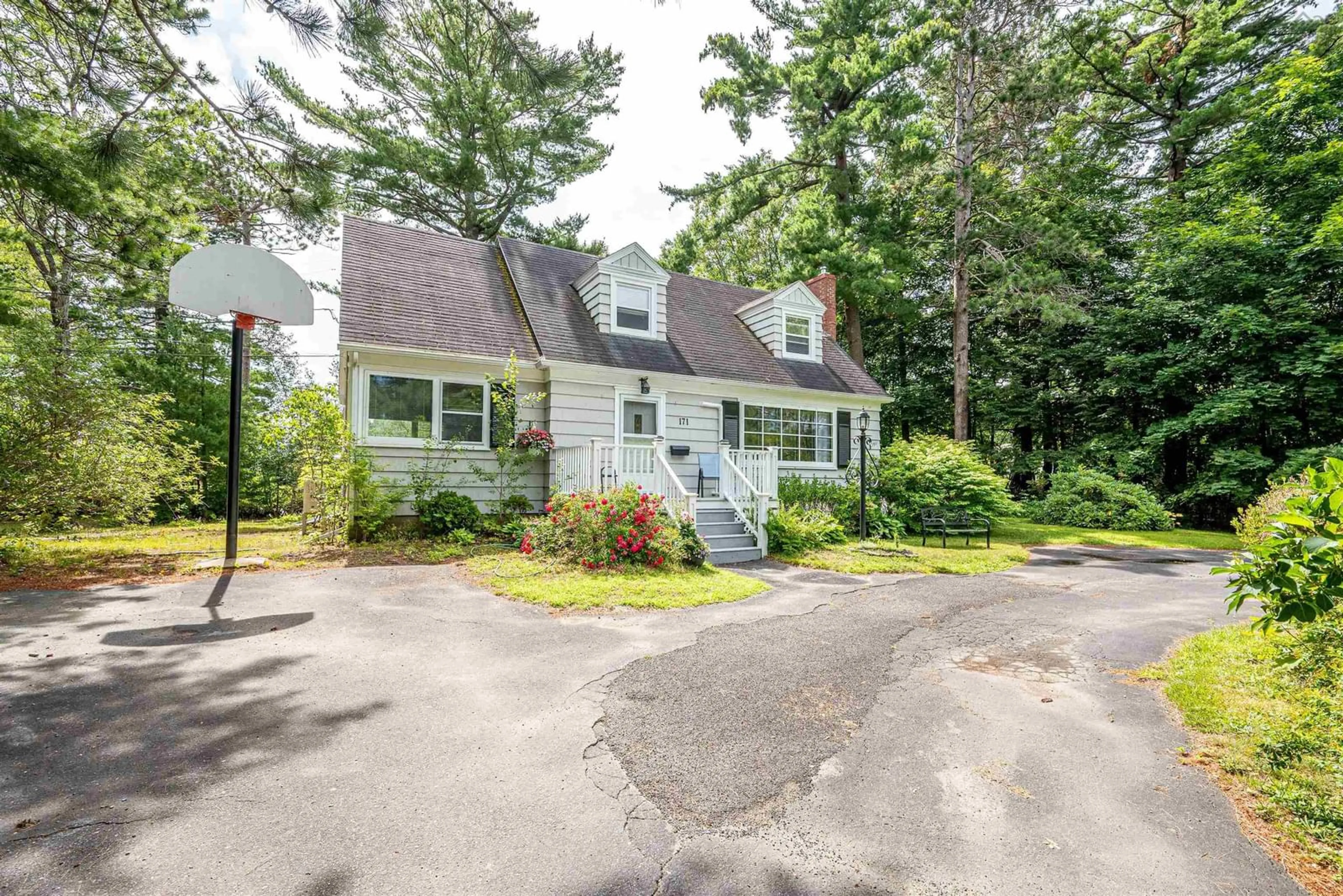 Unknown for 171 Empire St, Bridgewater Nova Scotia B4V 2M3
