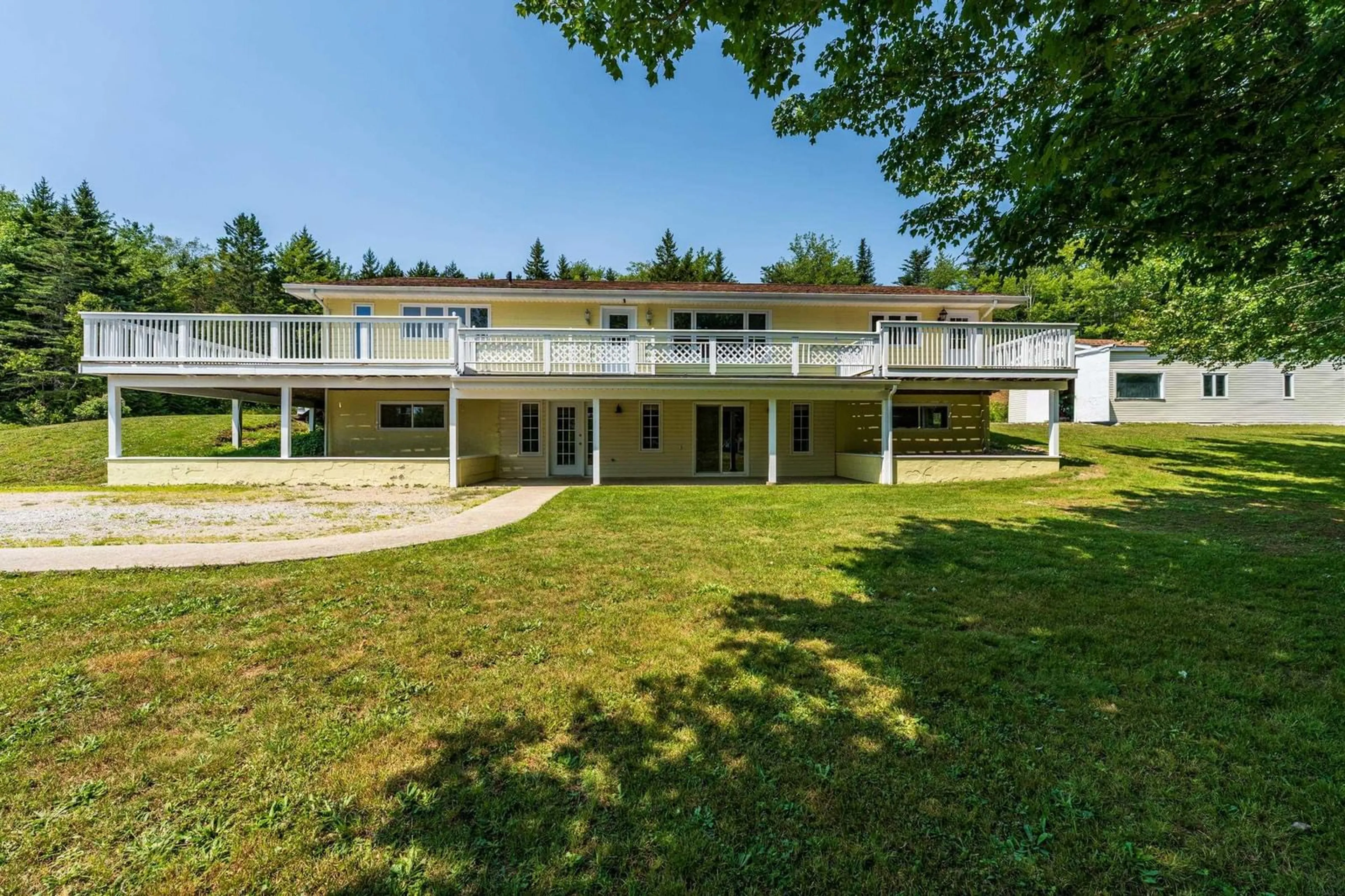 A pic from outside/outdoor area/front of a property/back of a property/a pic from drone, unknown for 2977 Highway 340, Yarmouth Nova Scotia B5A 5P1