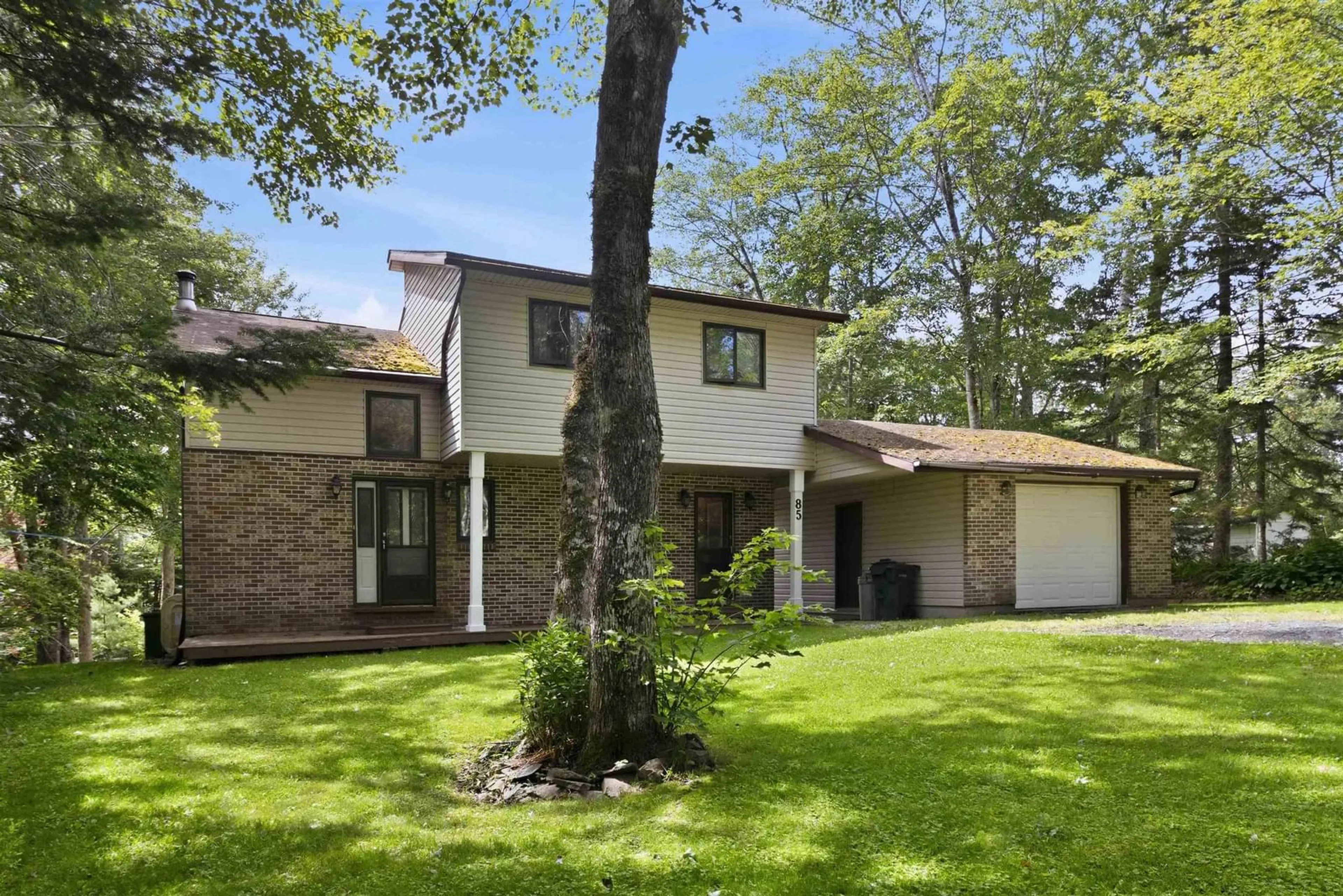 Home with vinyl exterior material, unknown for 85 Woodland Park, East Uniacke Nova Scotia B0N 1Z0