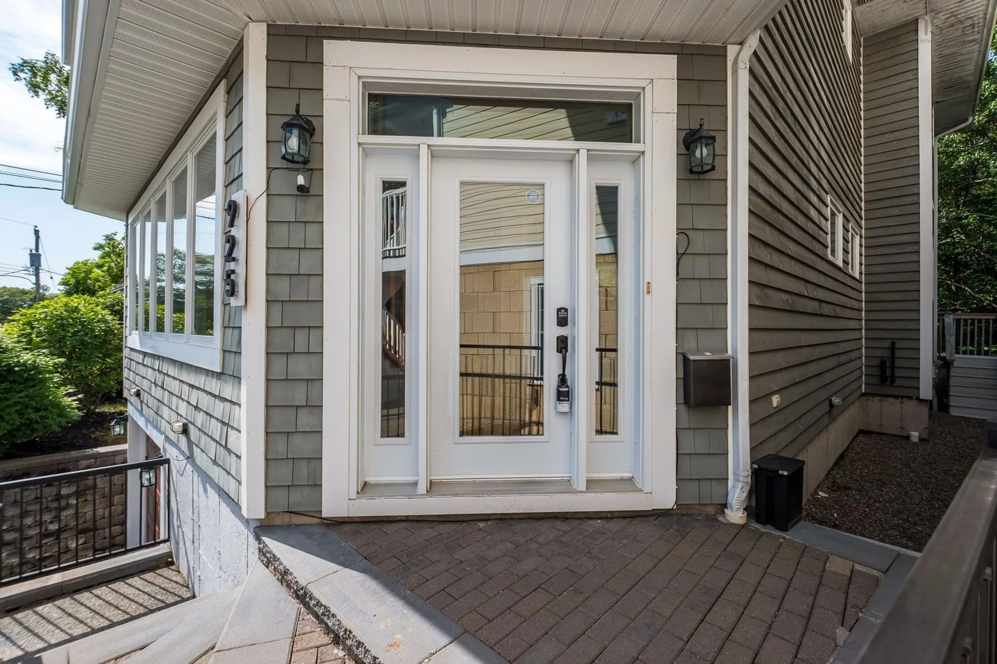 Indoor entryway for 925 Winwick Rd, Halifax Nova Scotia B3H 4L5