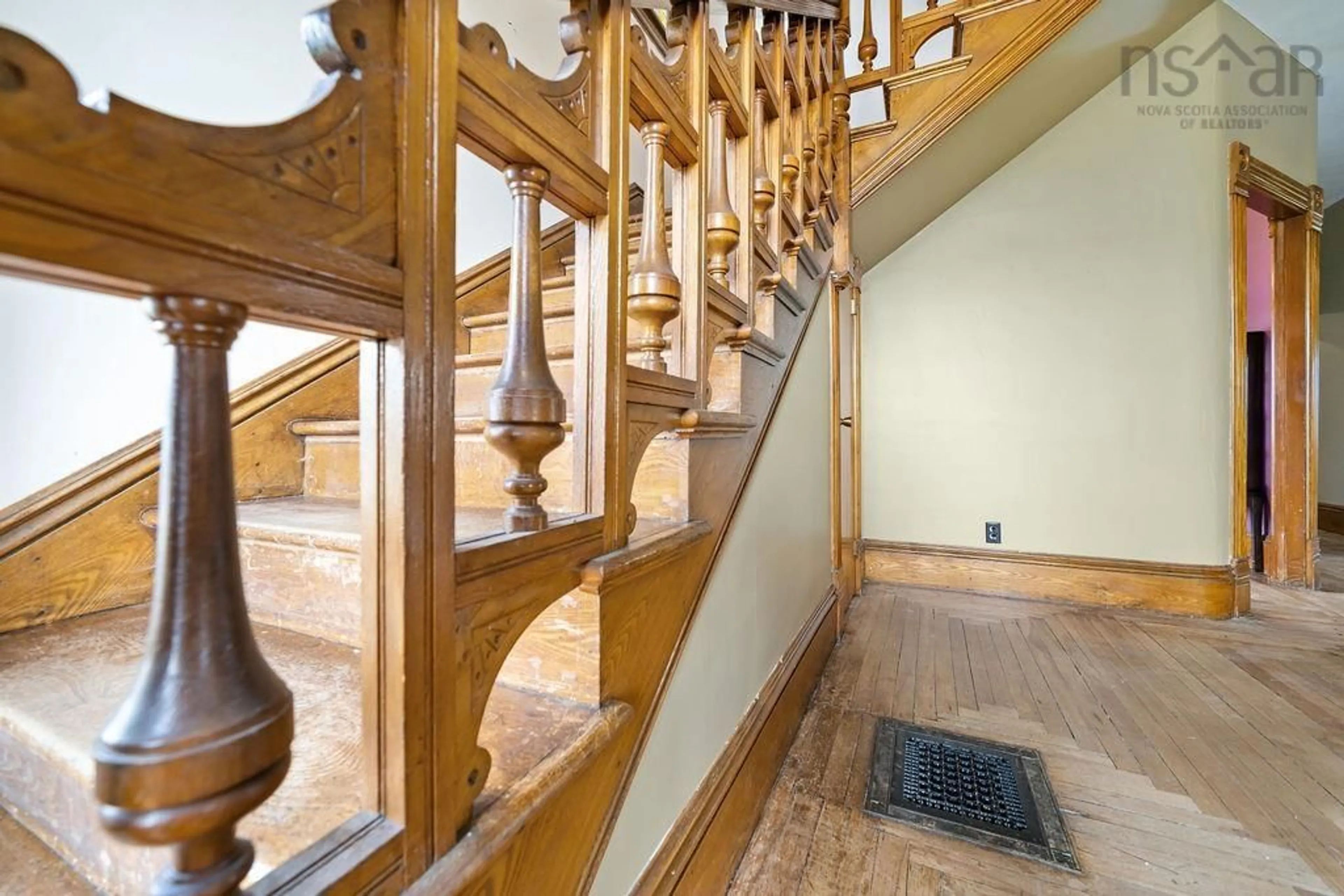 Indoor foyer for 472 Main St, Parrsboro Nova Scotia B0M 1S0