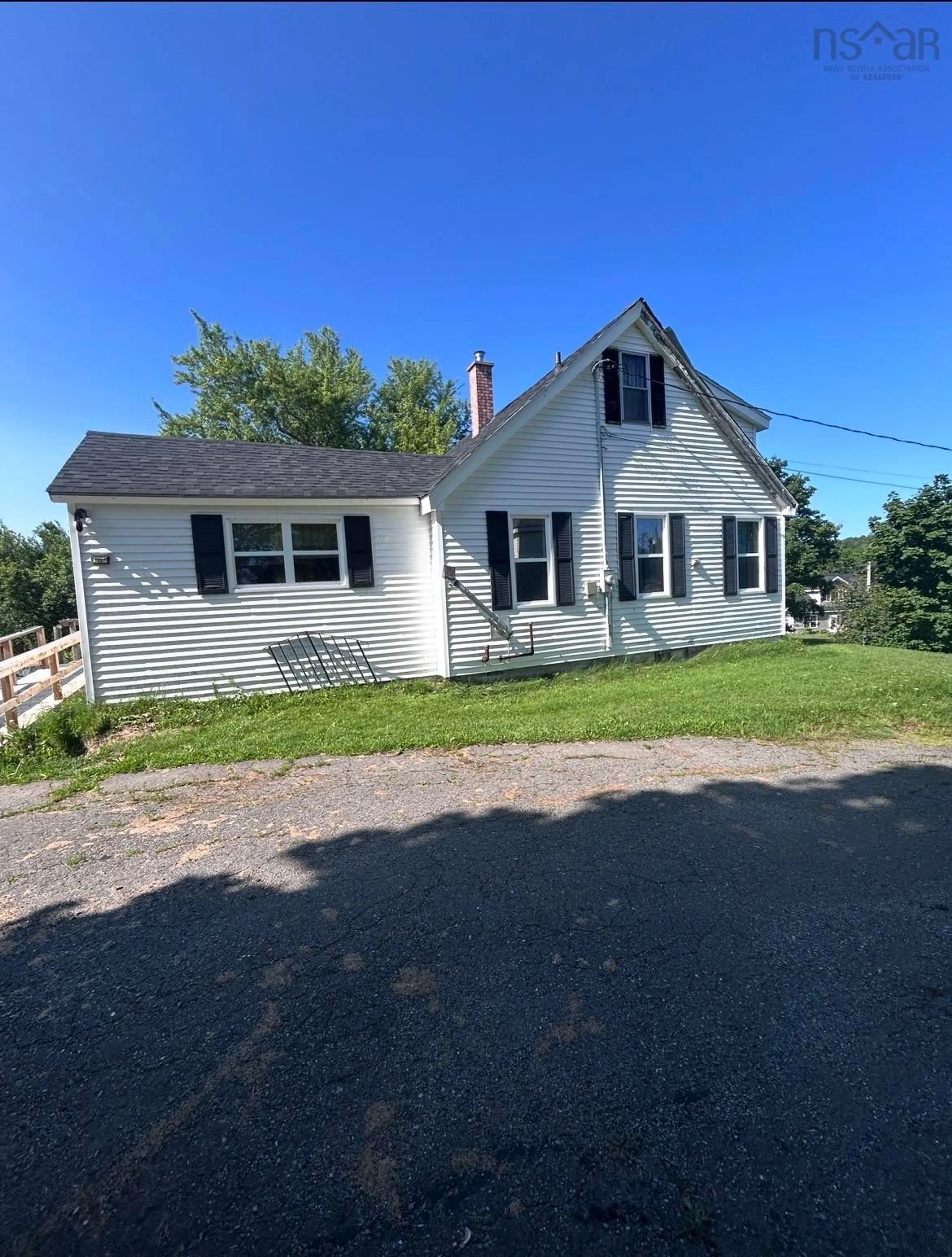 A pic from outside/outdoor area/front of a property/back of a property/a pic from drone, unknown for 55 High St, Plymouth Nova Scotia B0K 1S0