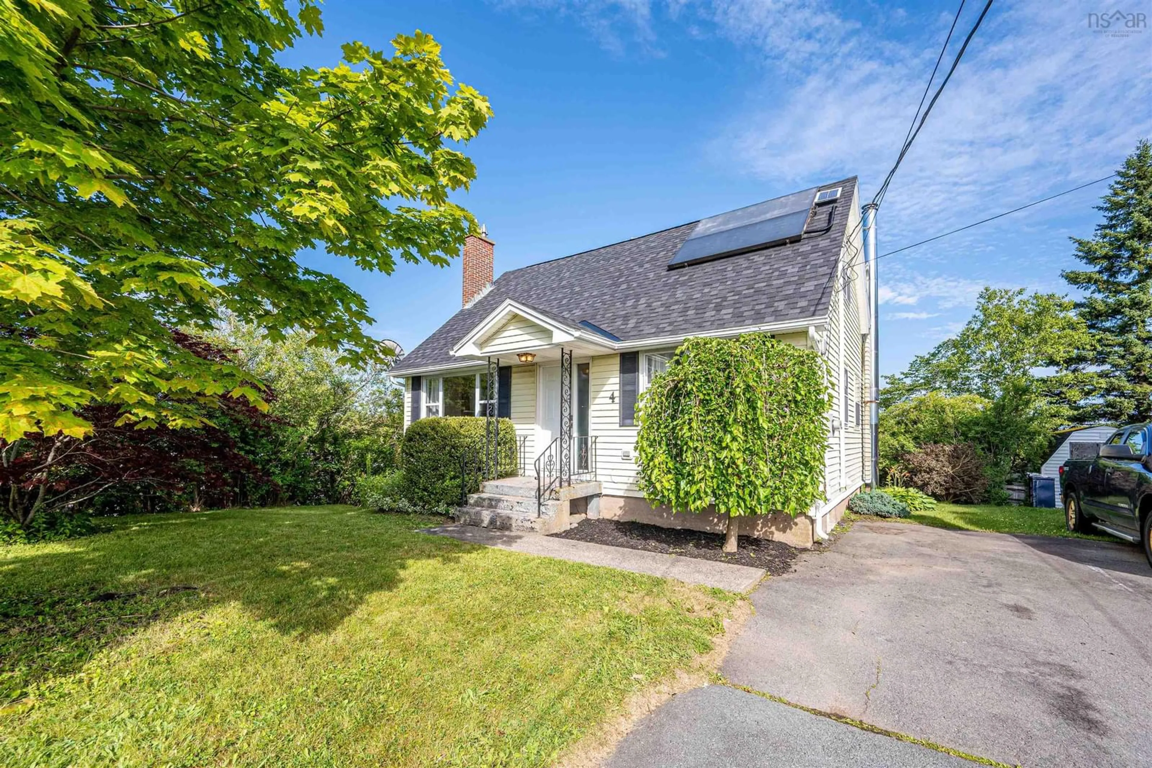 A pic from outside/outdoor area/front of a property/back of a property/a pic from drone, street for 4 Summit Heights Rd, Dartmouth Nova Scotia B2Y 3X4