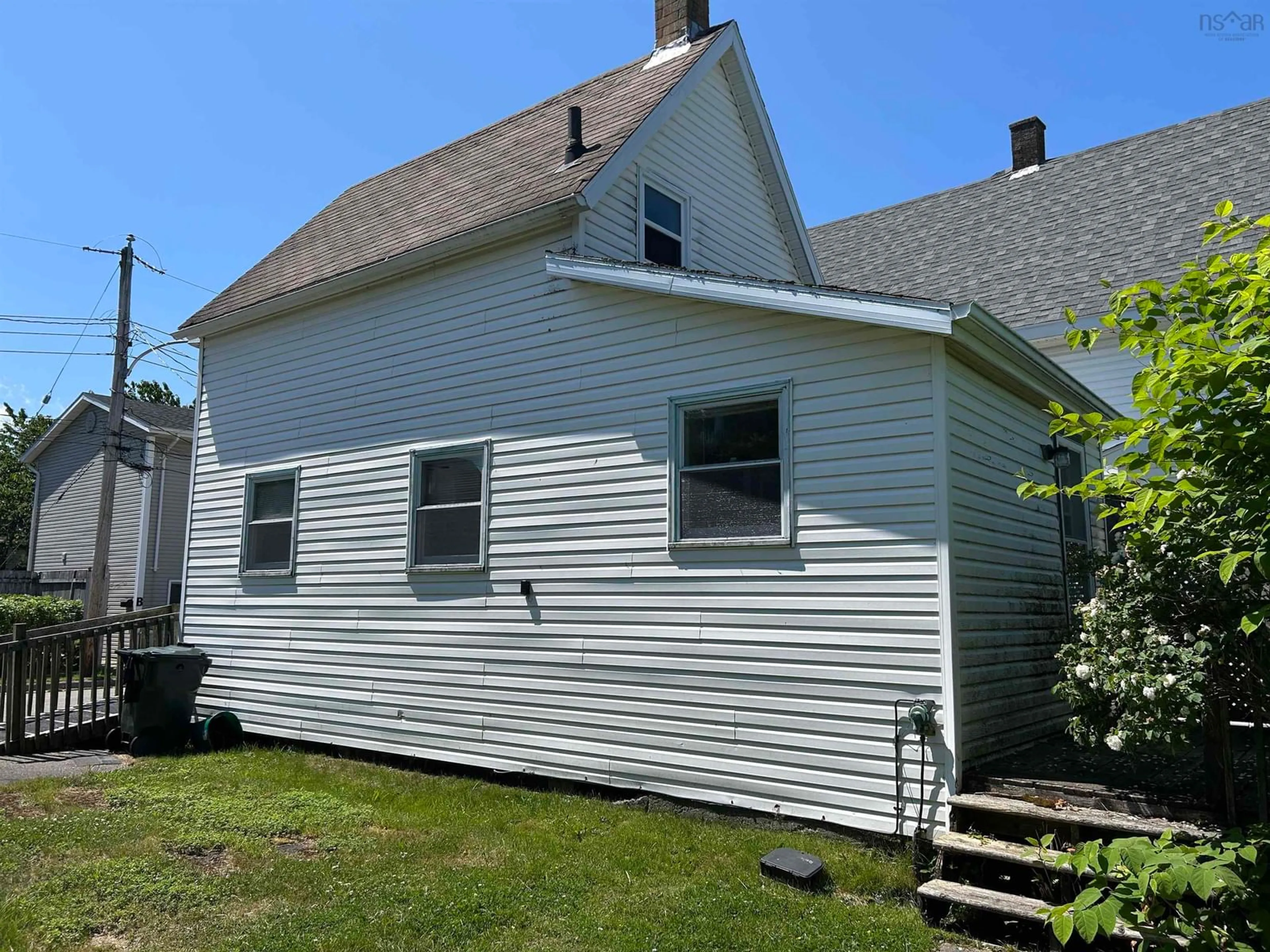 Home with vinyl exterior material, building for 29 Essex St, Sydney Nova Scotia B1P 1C5