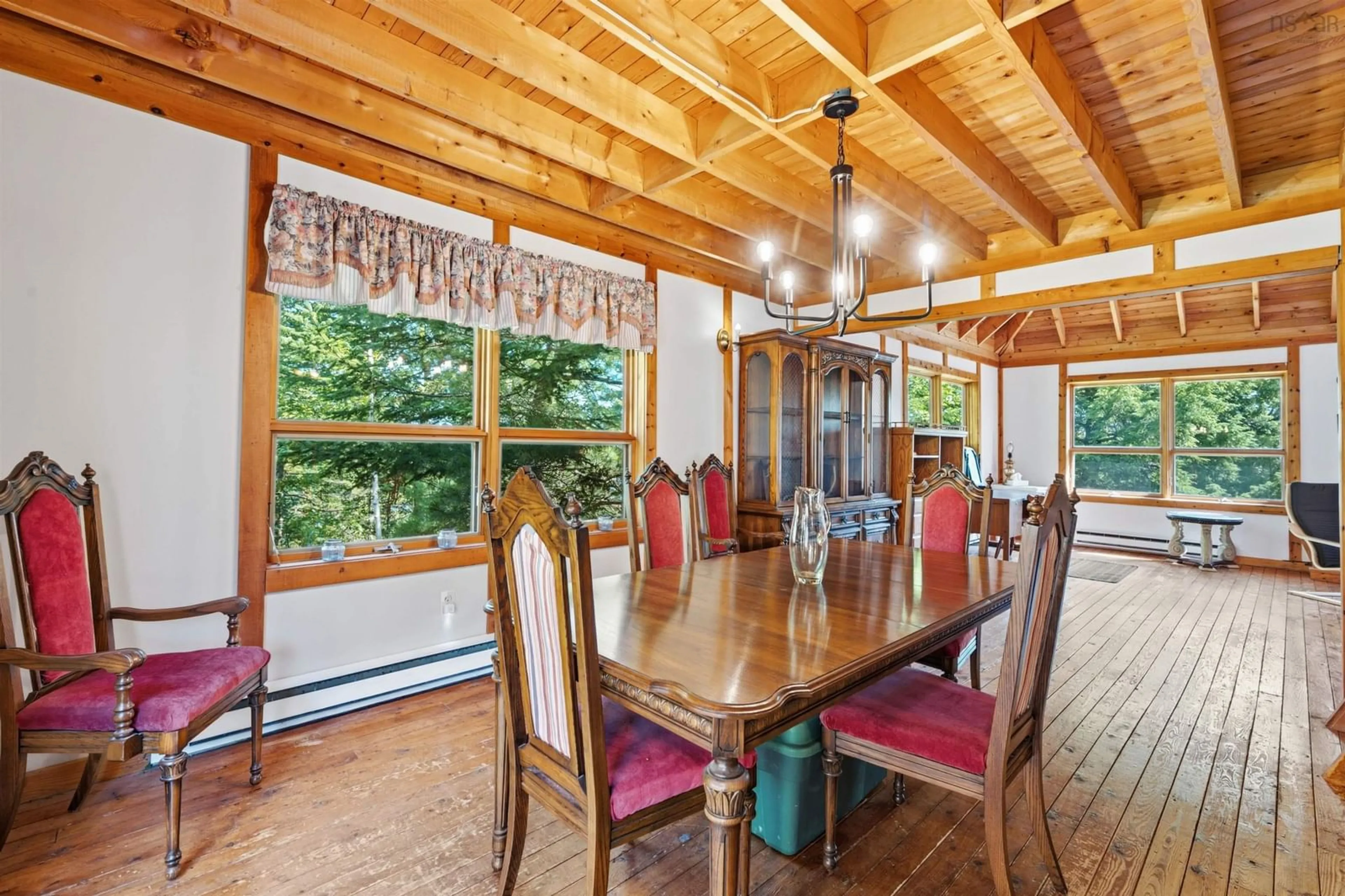 Dining room, wood/laminate floor for Chalet Dr, Vaughan Nova Scotia B0N 2T0