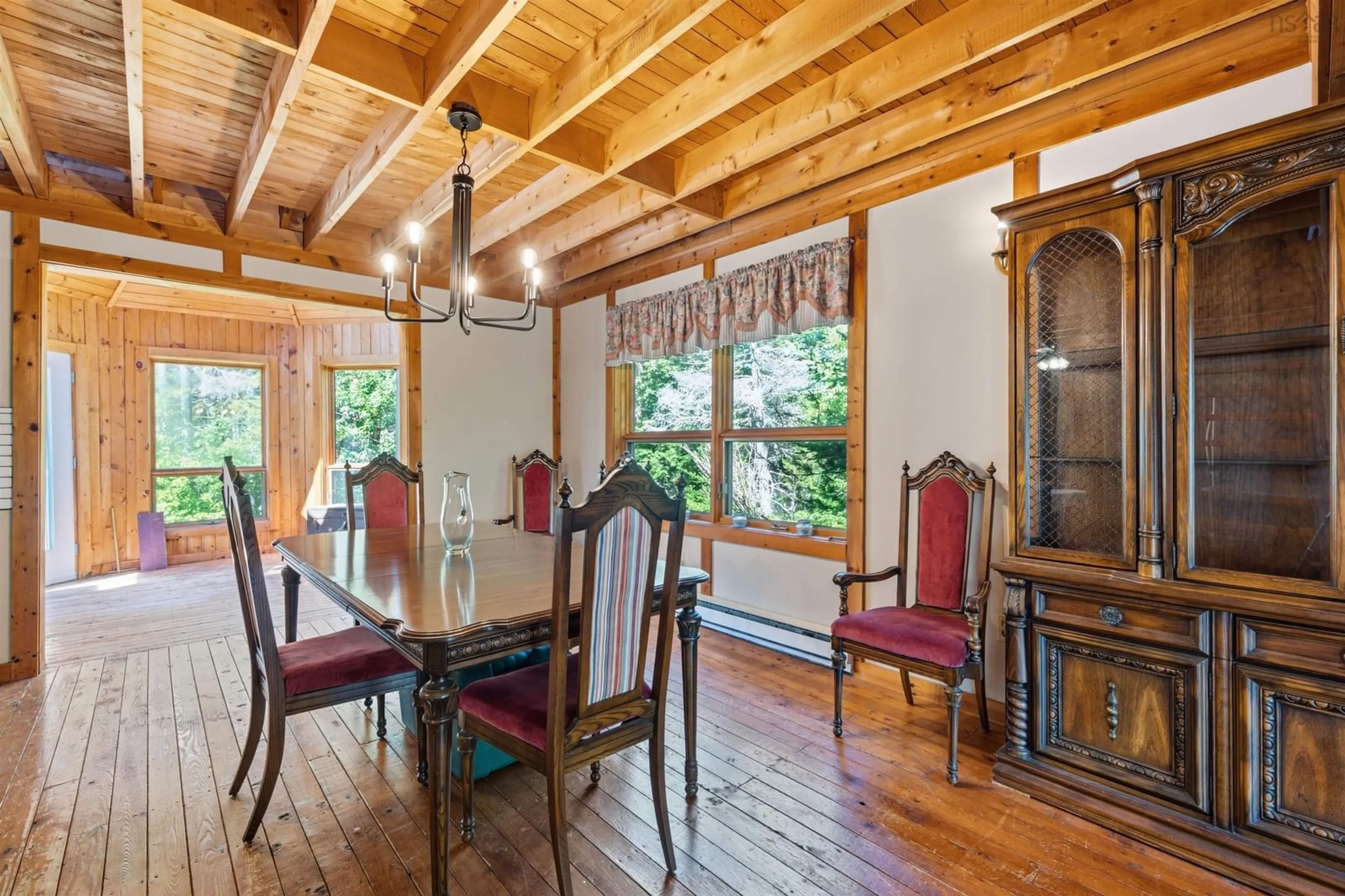 Dining room, wood/laminate floor for Chalet Dr, Vaughan Nova Scotia B0N 2T0