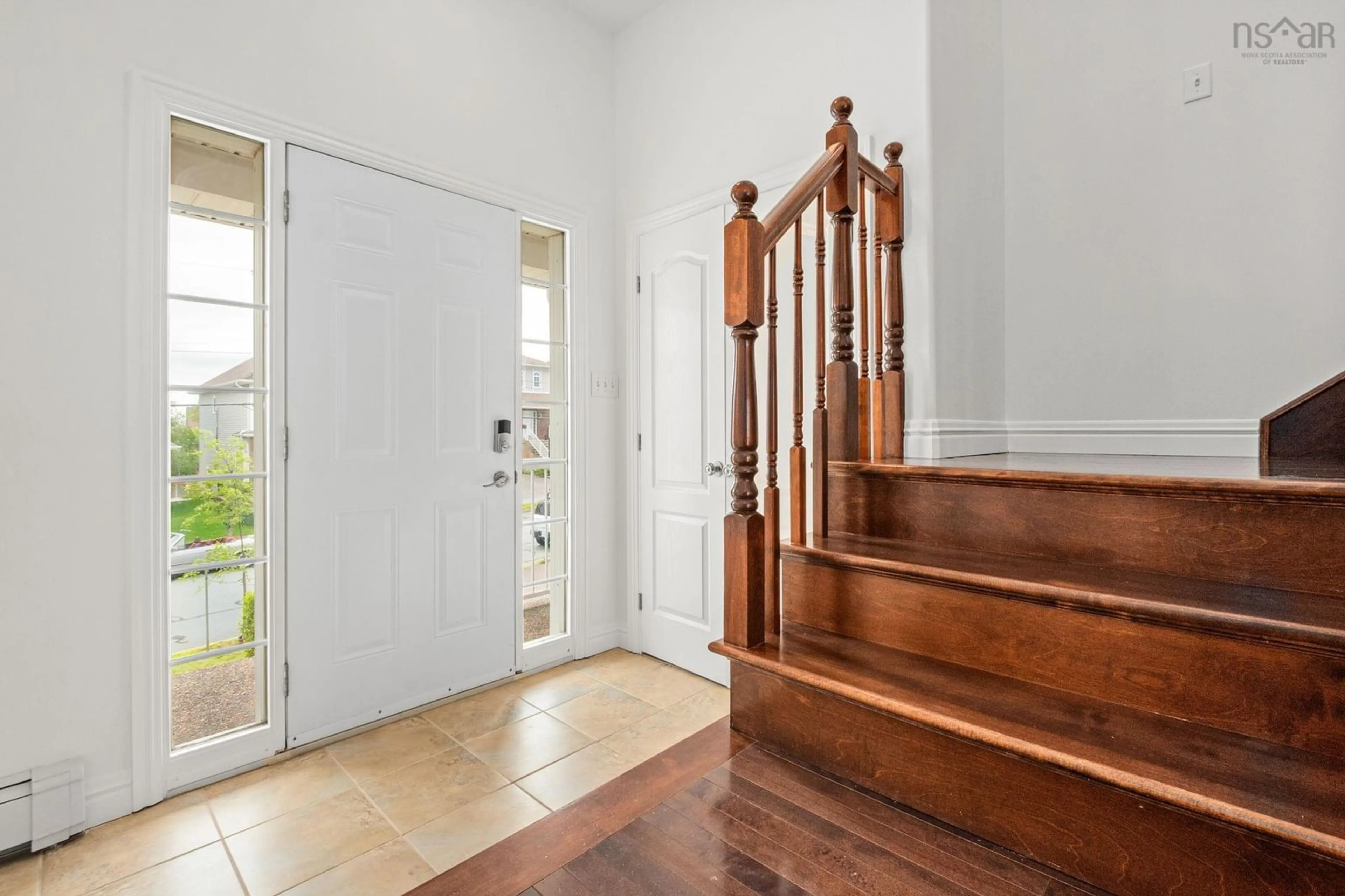 Indoor entryway for 21 Fathom Crt, Halifax Nova Scotia B3M 0A7