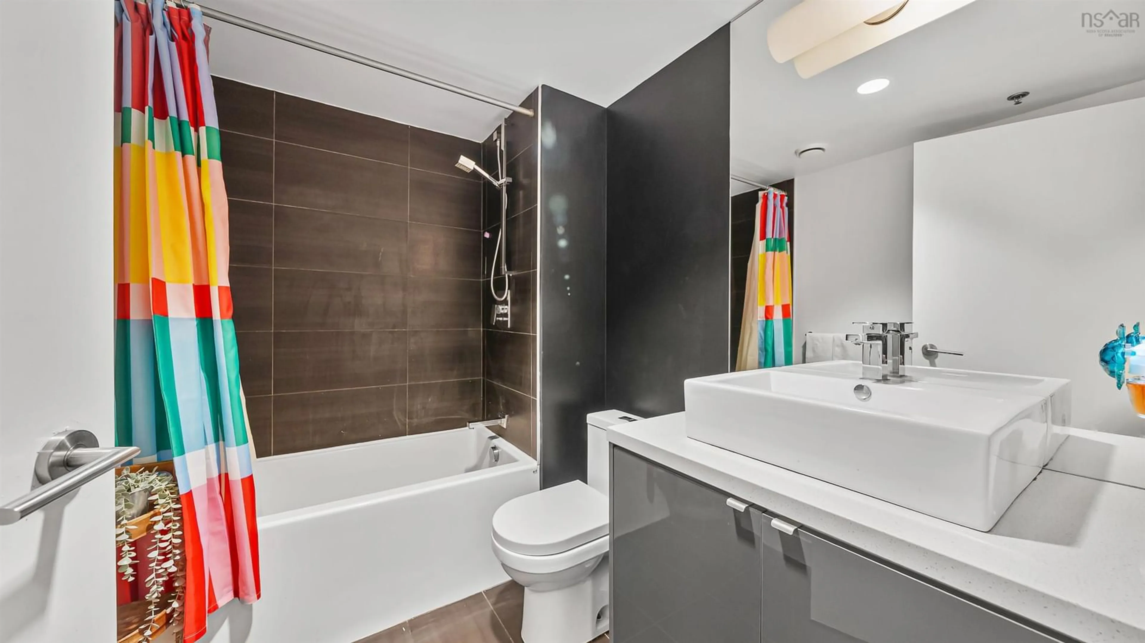 Standard bathroom, ceramic/tile floor for 1065 Barrington St #423, Halifax Nova Scotia B3H 0B7