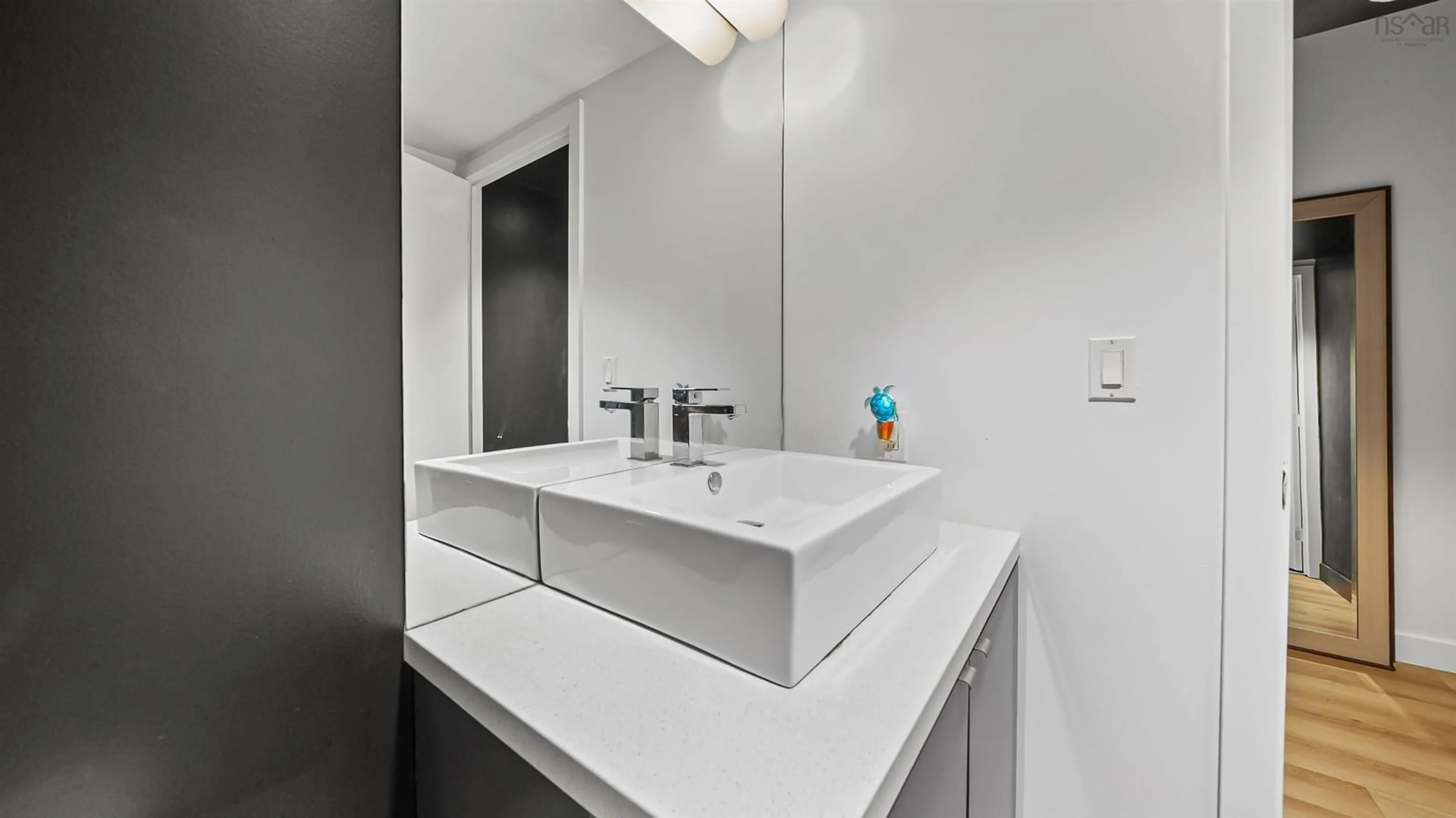 Standard bathroom, ceramic/tile floor for 1065 Barrington St #423, Halifax Nova Scotia B3H 0B7