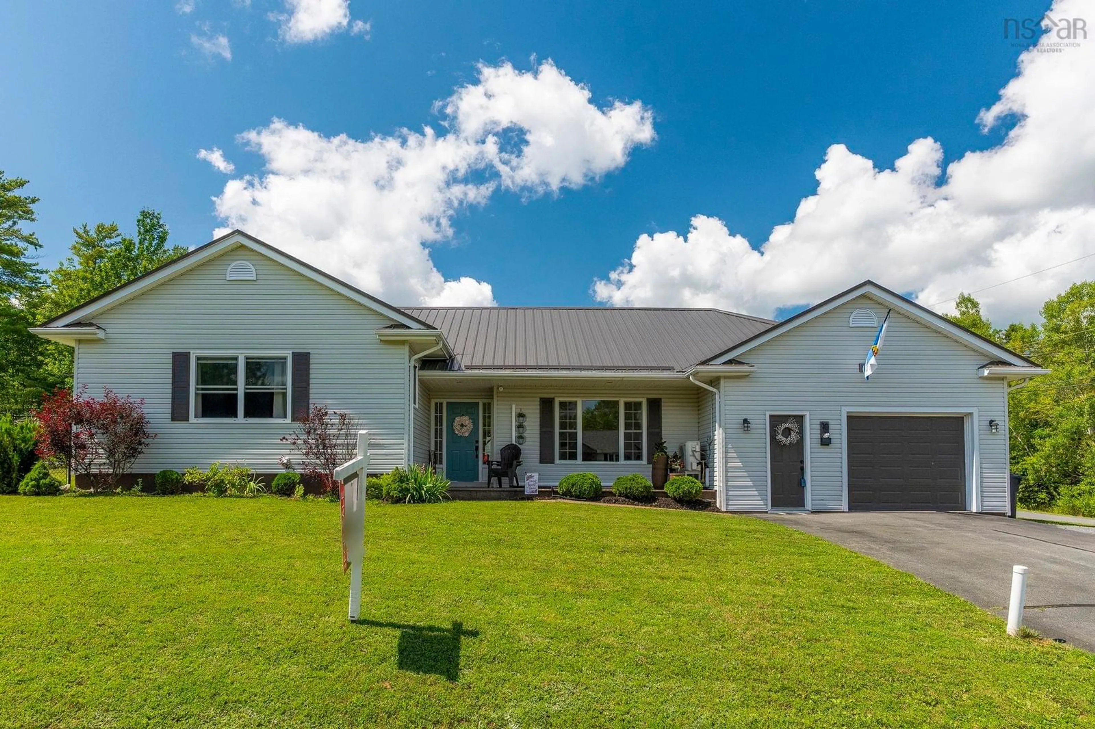 Home with vinyl exterior material, unknown for 10 Brookside Ave, Lantz Nova Scotia B2S 1V3
