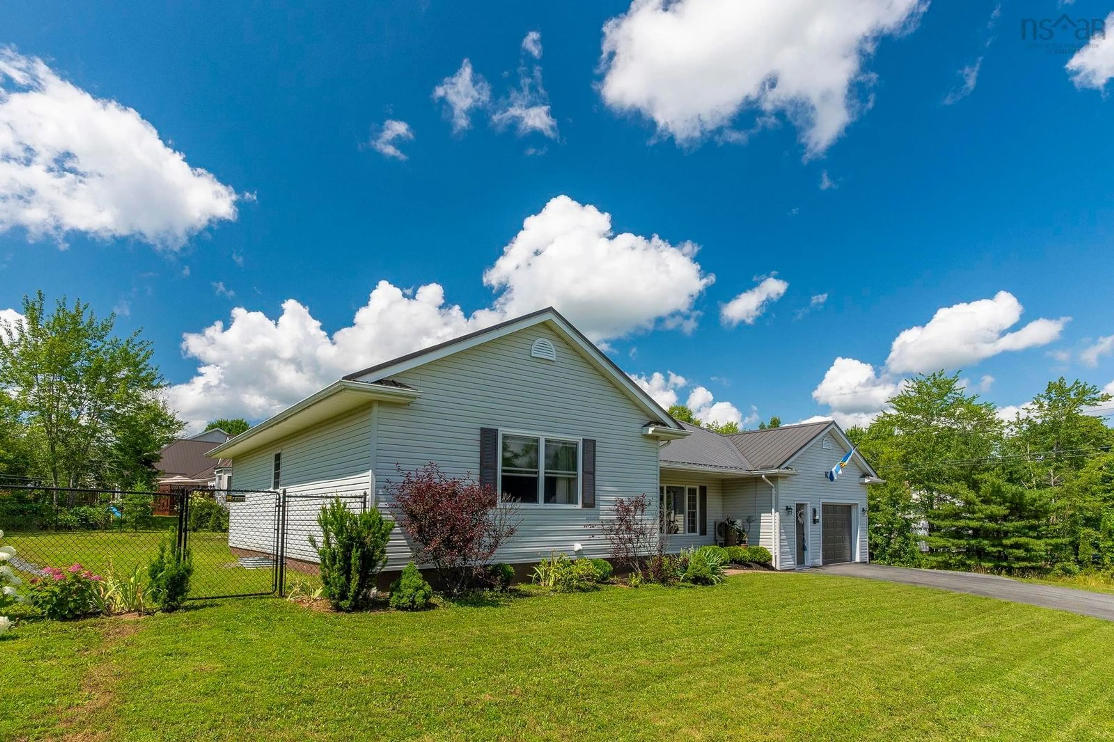 Home with vinyl exterior material, unknown for 10 Brookside Ave, Lantz Nova Scotia B2S 1V3