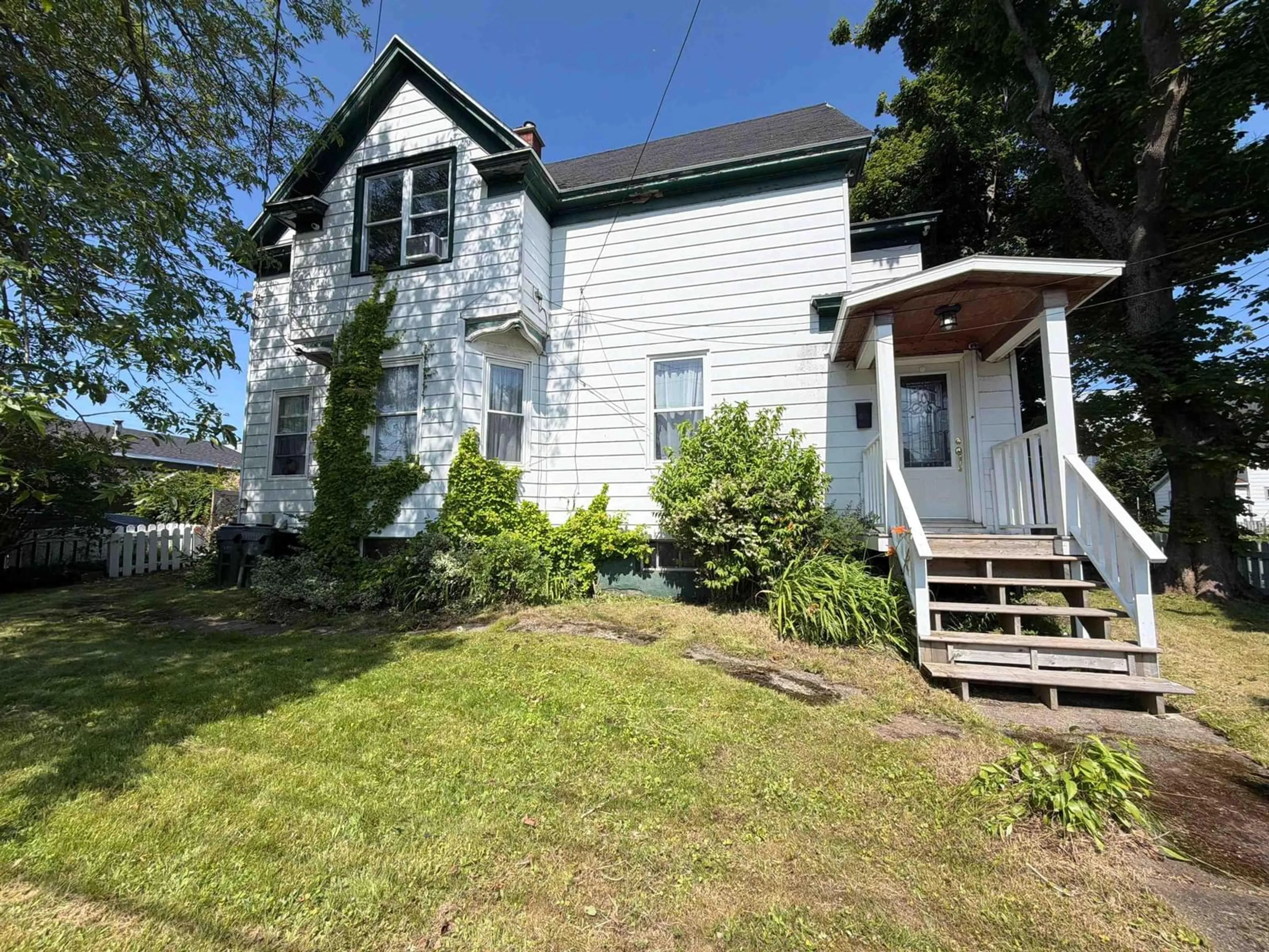 A pic from outside/outdoor area/front of a property/back of a property/a pic from drone, street for 260 York St, Glace Bay Nova Scotia B1A 2M3