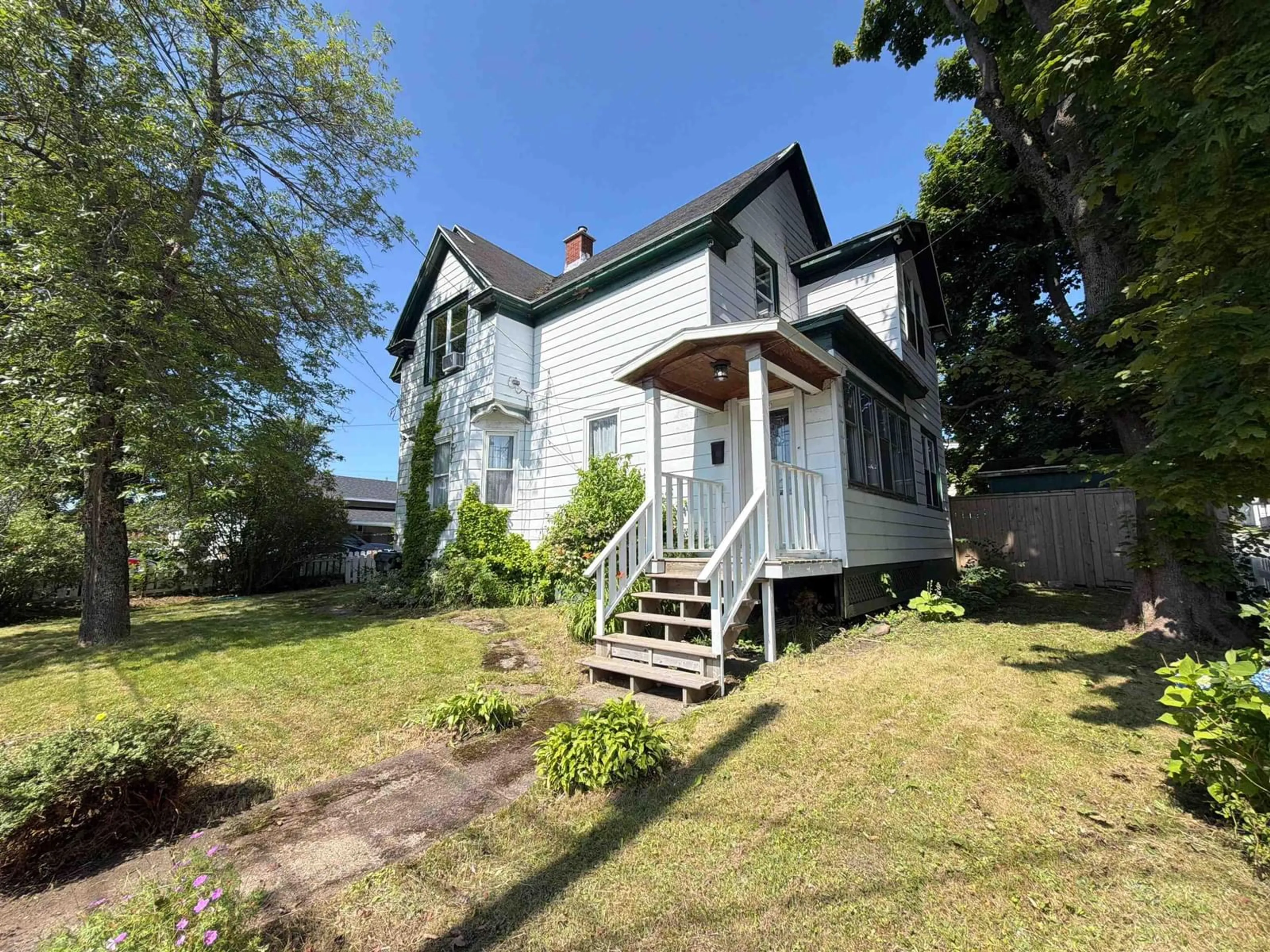 A pic from outside/outdoor area/front of a property/back of a property/a pic from drone, street for 260 York St, Glace Bay Nova Scotia B1A 2M3