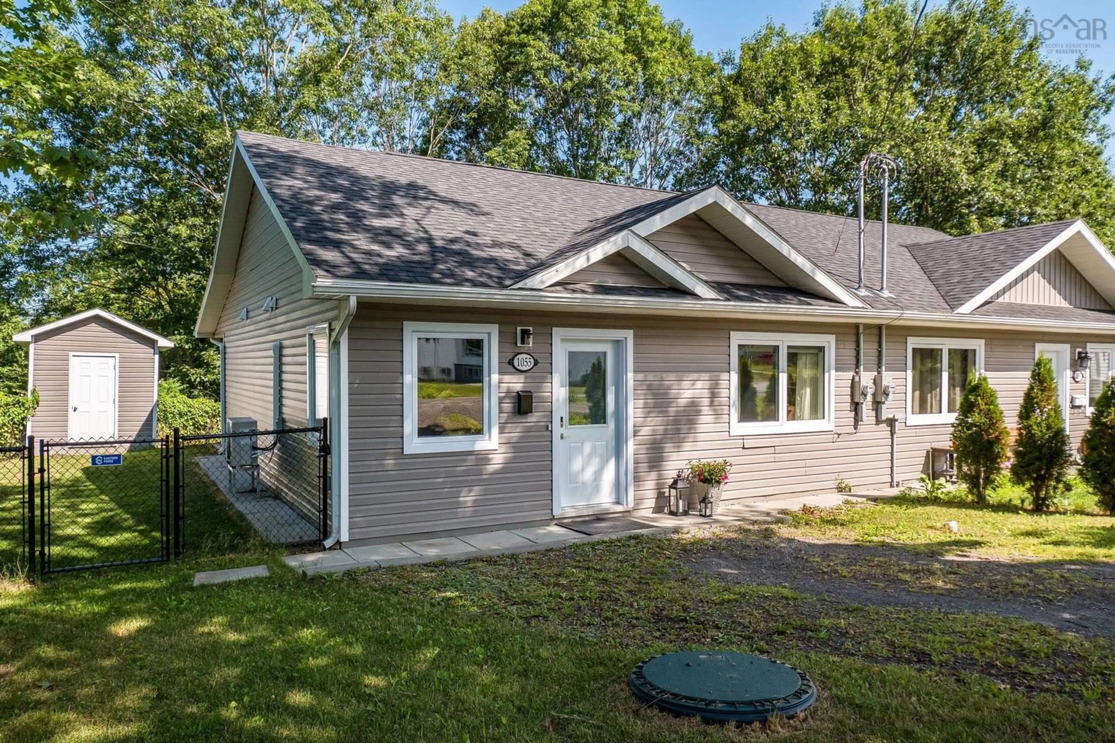Home with vinyl exterior material, street for 1055 Marie Cres, North Kentville Nova Scotia B4N 4K4