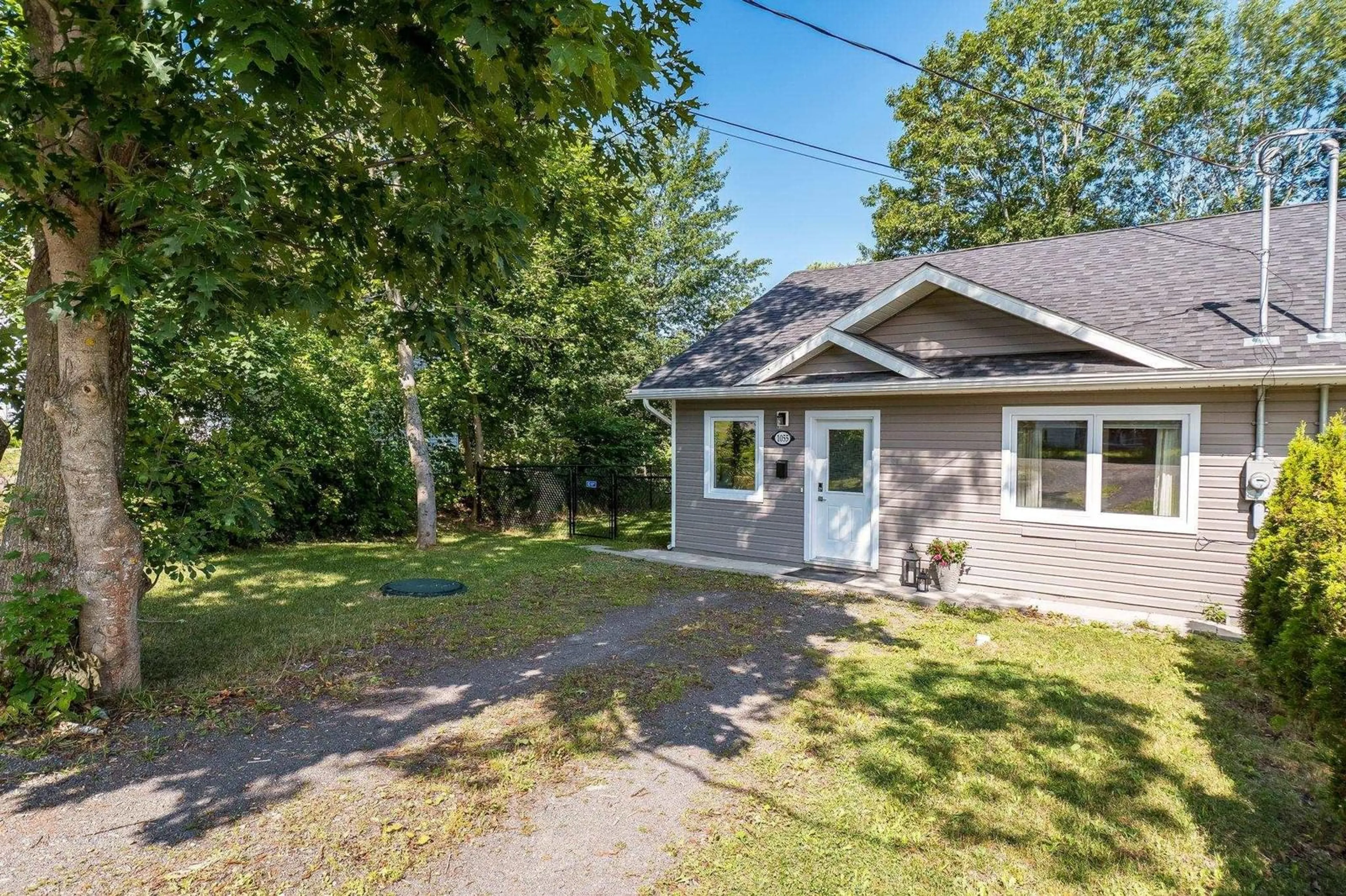 Patio, street for 1055 Marie Cres, North Kentville Nova Scotia B4N 4K4