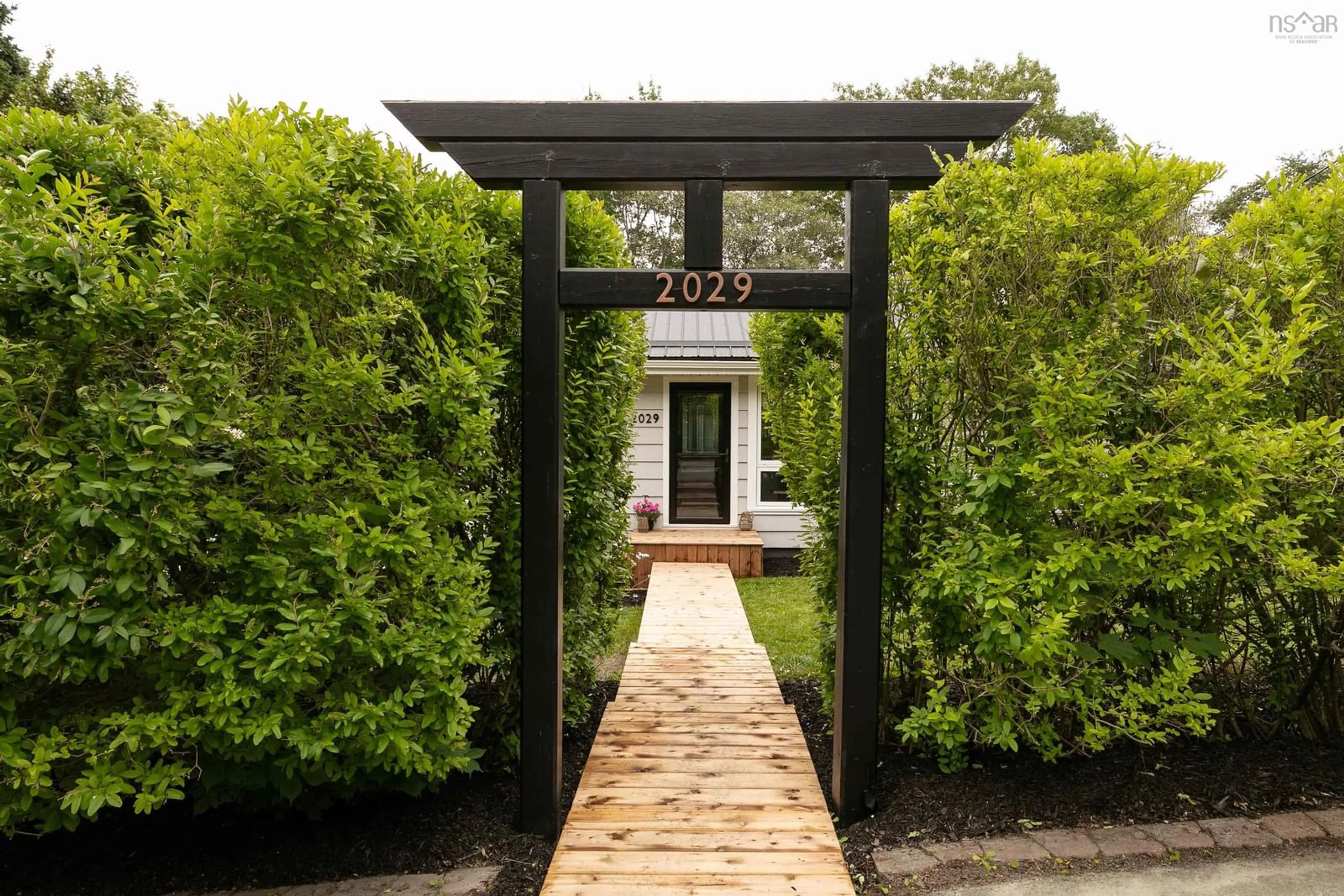 Indoor entryway for 2029 Purcells Cove Rd, Halifax Nova Scotia B3P 1C3