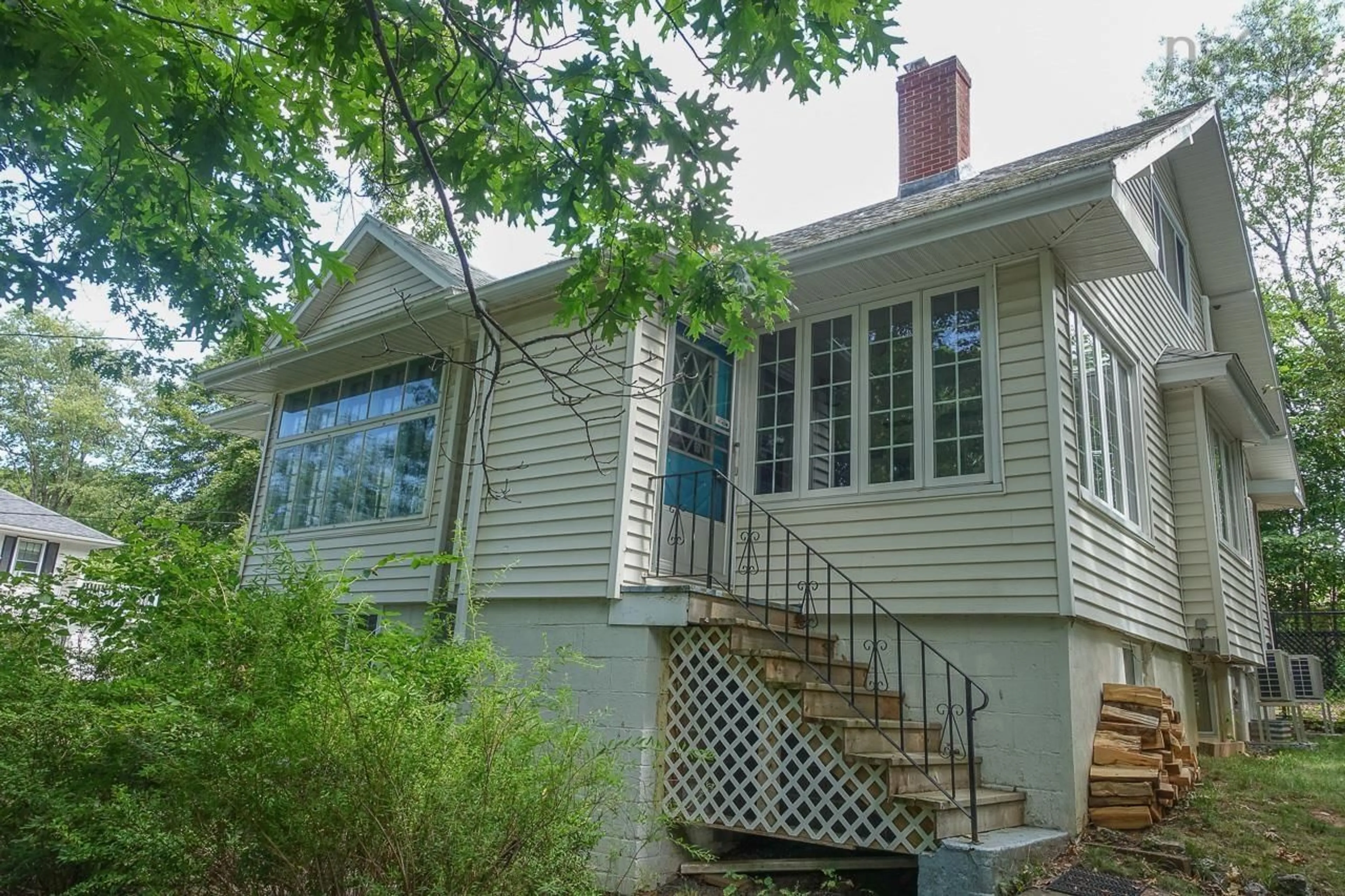 Home with vinyl exterior material, street for 39 Oakdene Ave, Kentville Nova Scotia B4N 2B6