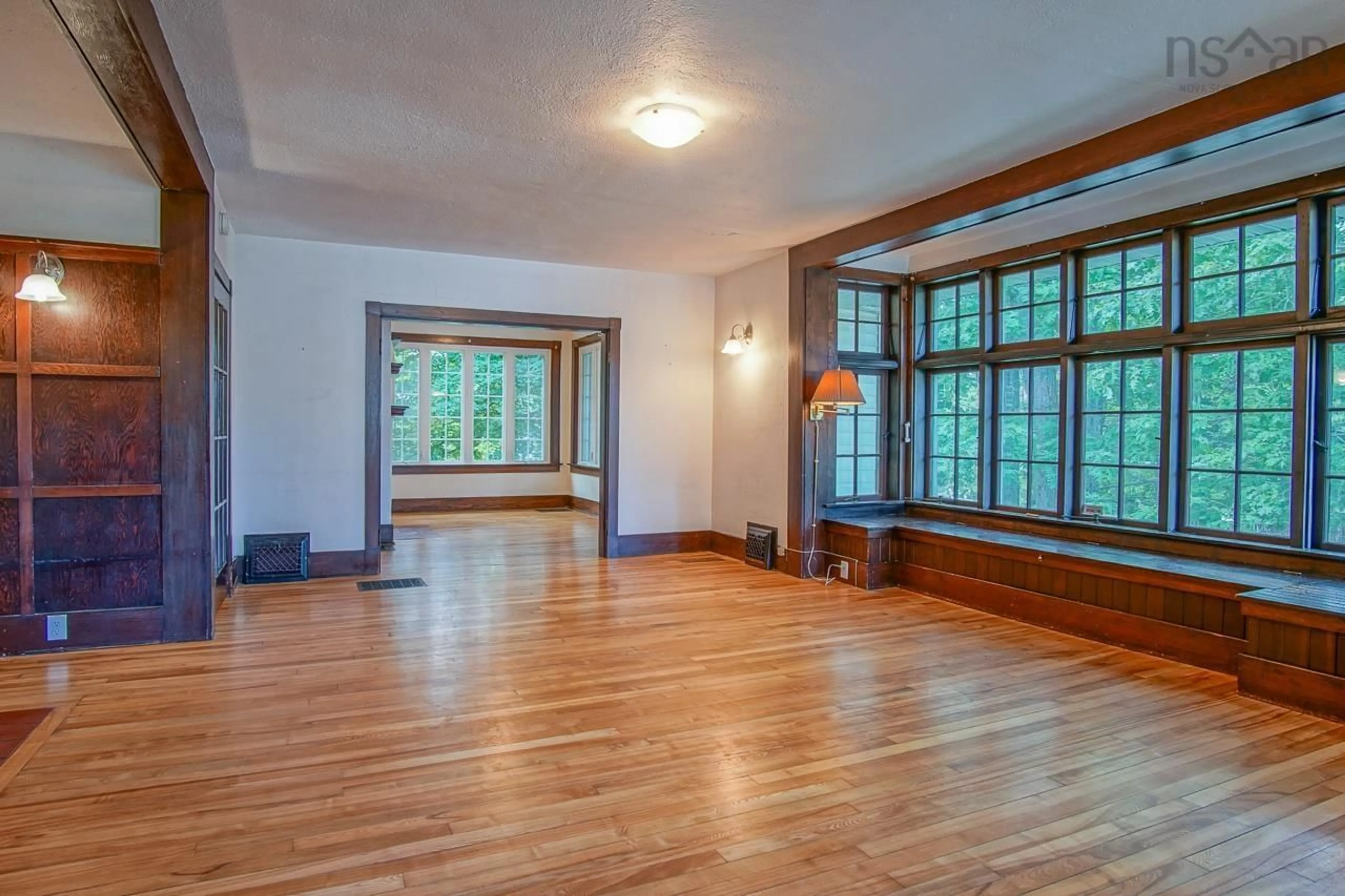 Indoor foyer for 39 Oakdene Ave, Kentville Nova Scotia B4N 2B6