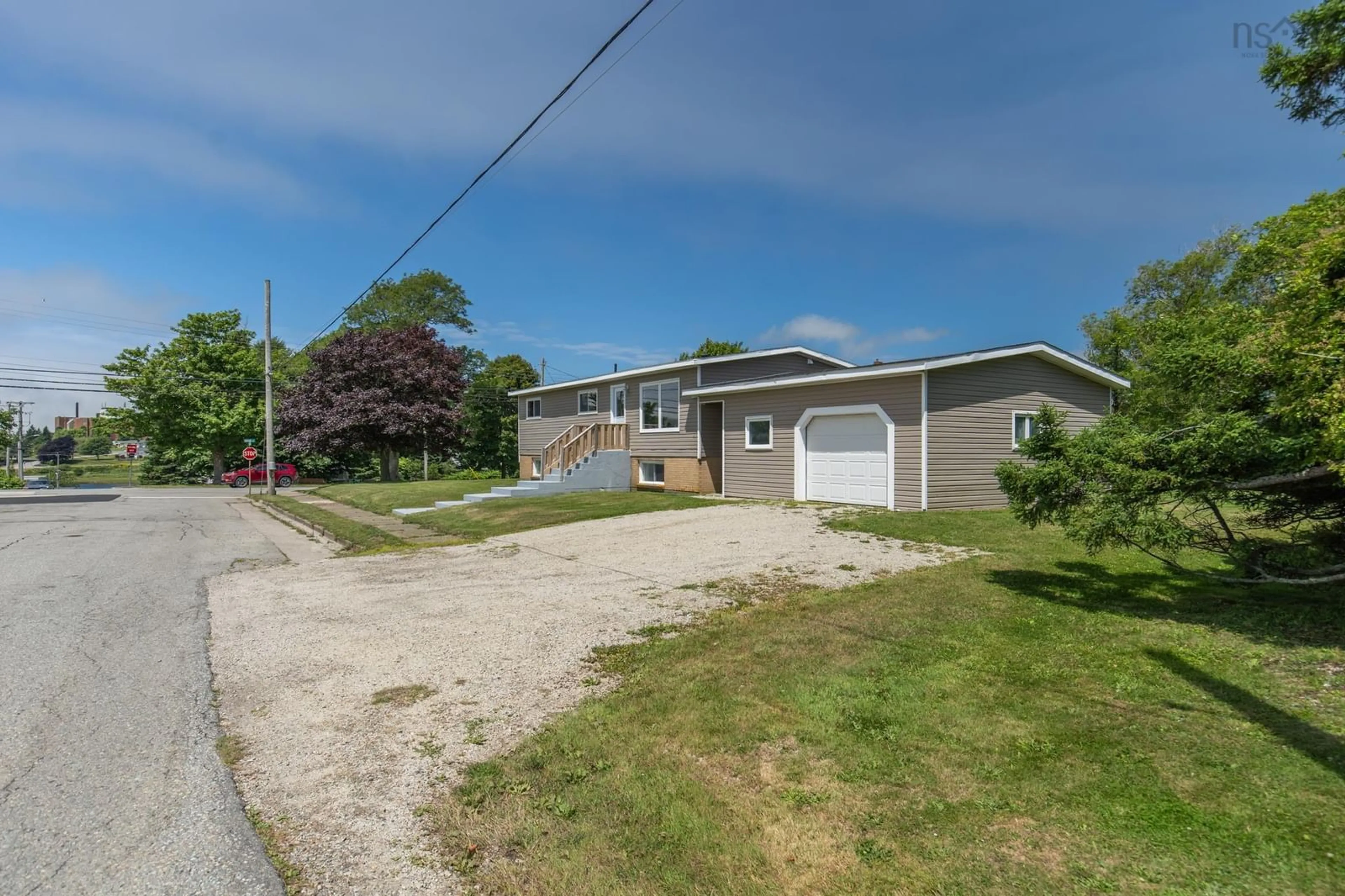 A pic from outside/outdoor area/front of a property/back of a property/a pic from drone, street for 2 Huntington St, Yarmouth Nova Scotia B5A 2R9