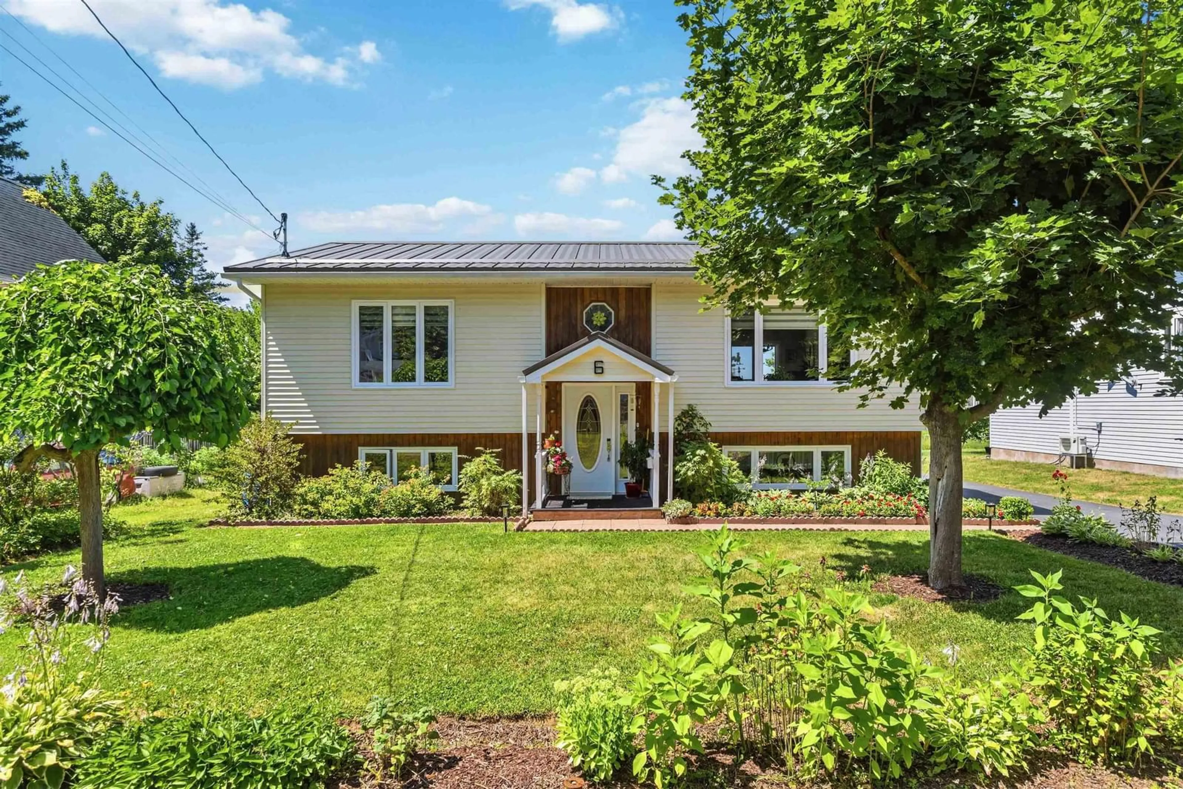 Unknown for 6 Iona Rd, Wolfville Nova Scotia B4P 2H1