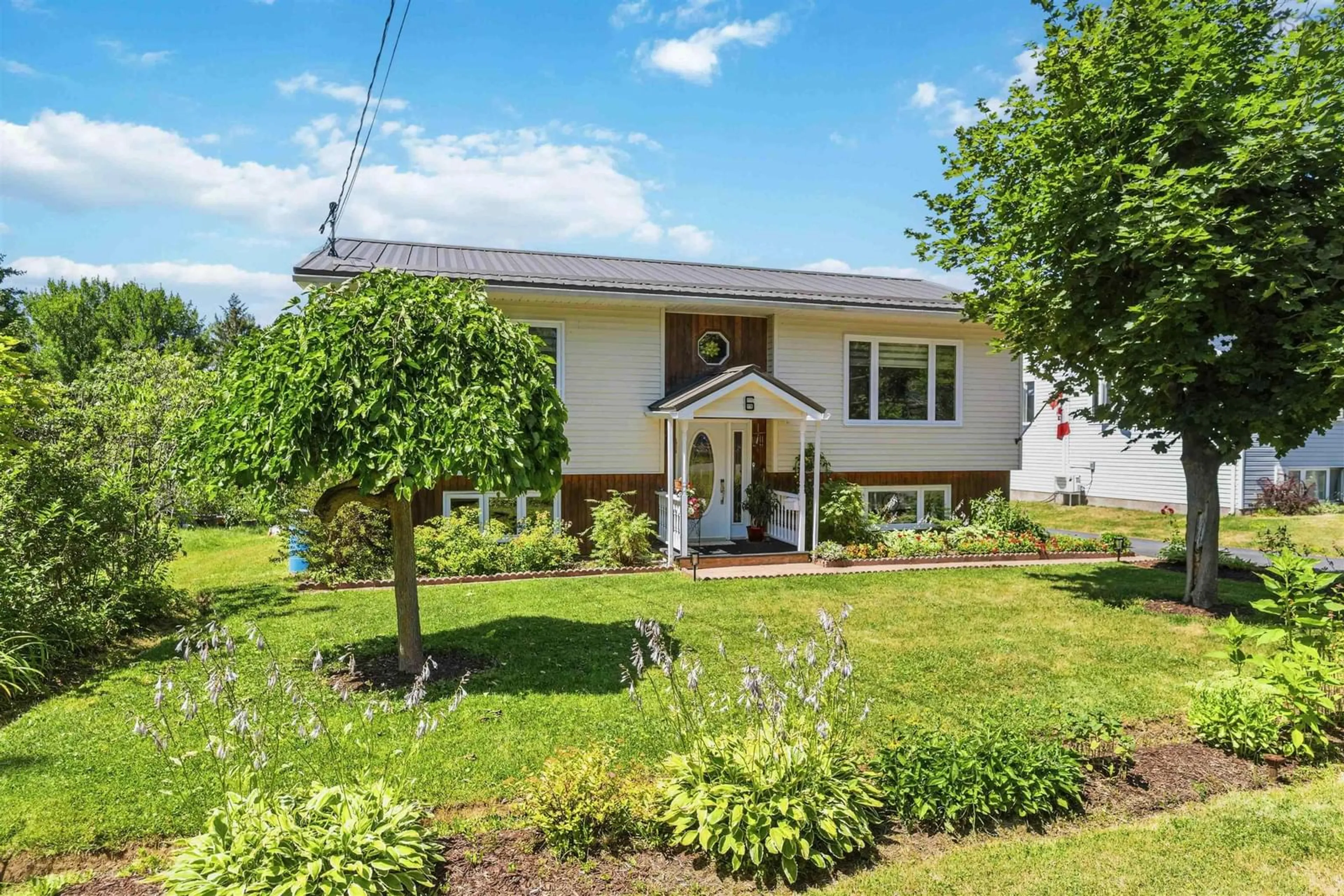 Home with vinyl exterior material, street for 6 Iona Rd, Wolfville Nova Scotia B4P 2H1